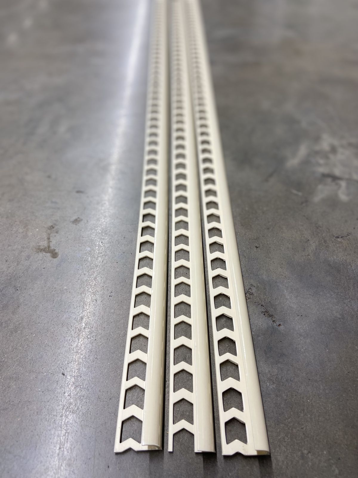 คิ้วแกรนิตโต้ PVC เคลือบเงา PF-183 สีครีม 201 WT