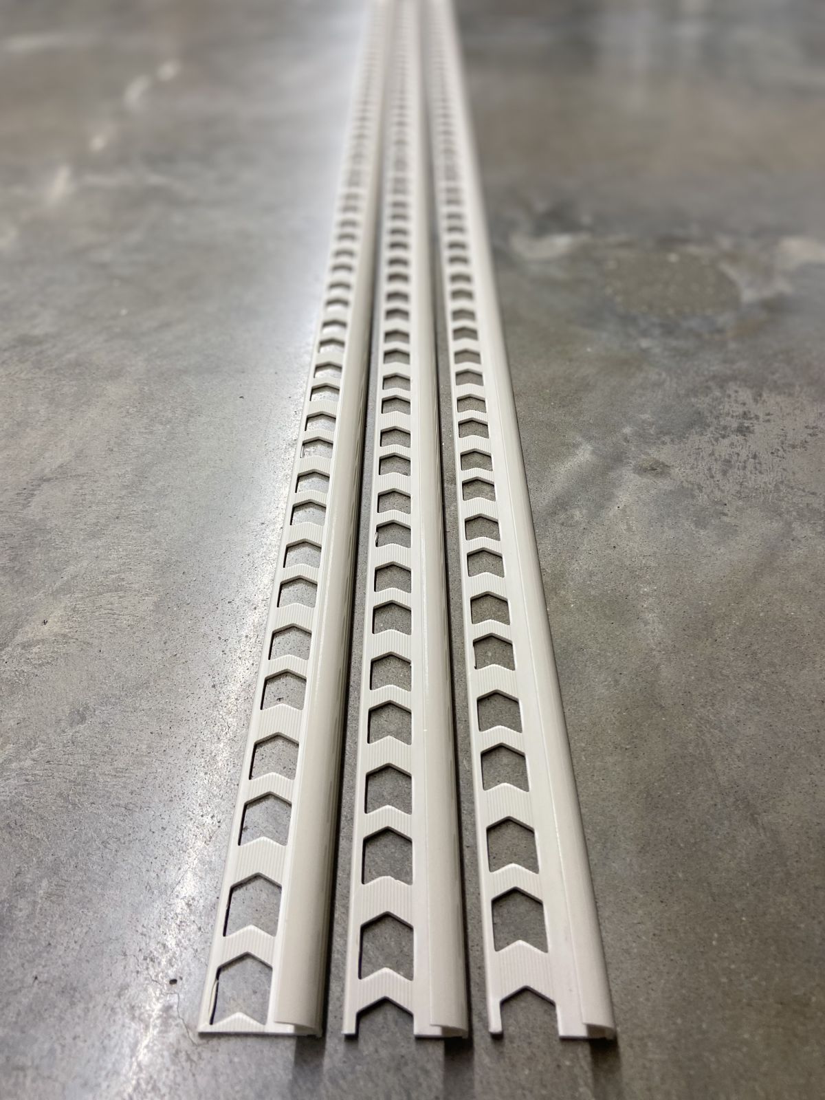 คิ้วแกรนิตโต้ PVC เคลือบเงา PF-183 สีโอวัลติน 211 WT