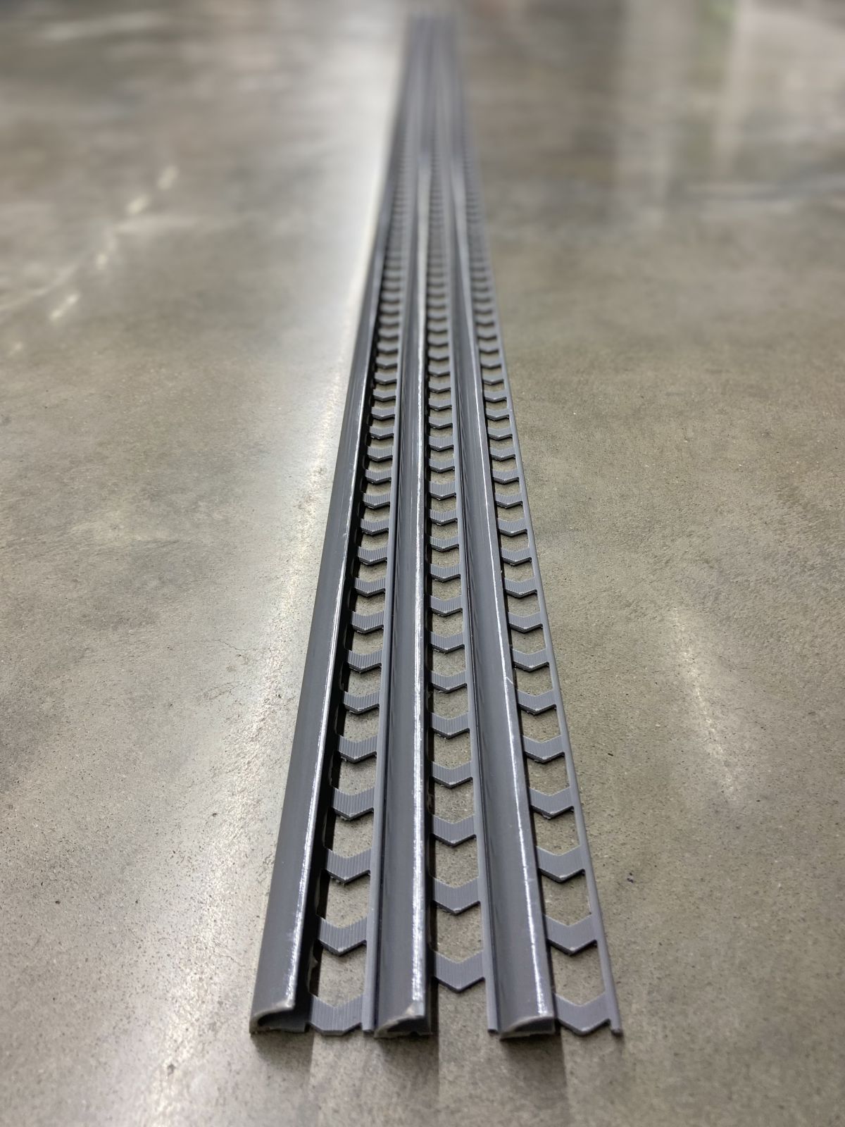 คิ้วแกรนิตโต้ PVC เคลือบเงา PF-183 สีเทาเข้ม 841 WT