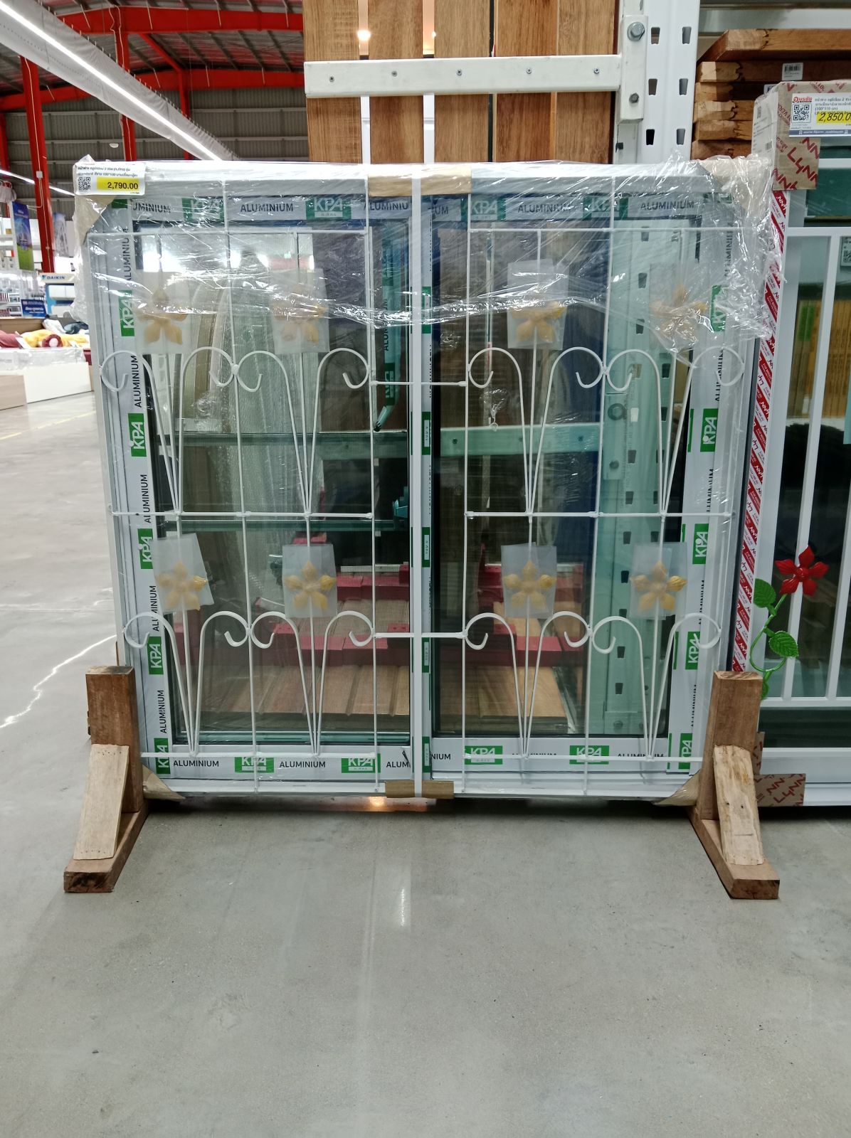 หน้าต่าง อลูมิเนียม 2 ช่อง (ก.ภัทร) รุ่น Standard สีขาว 100*100 บานเลื่อน+มุ้ง+เหล็กดัด