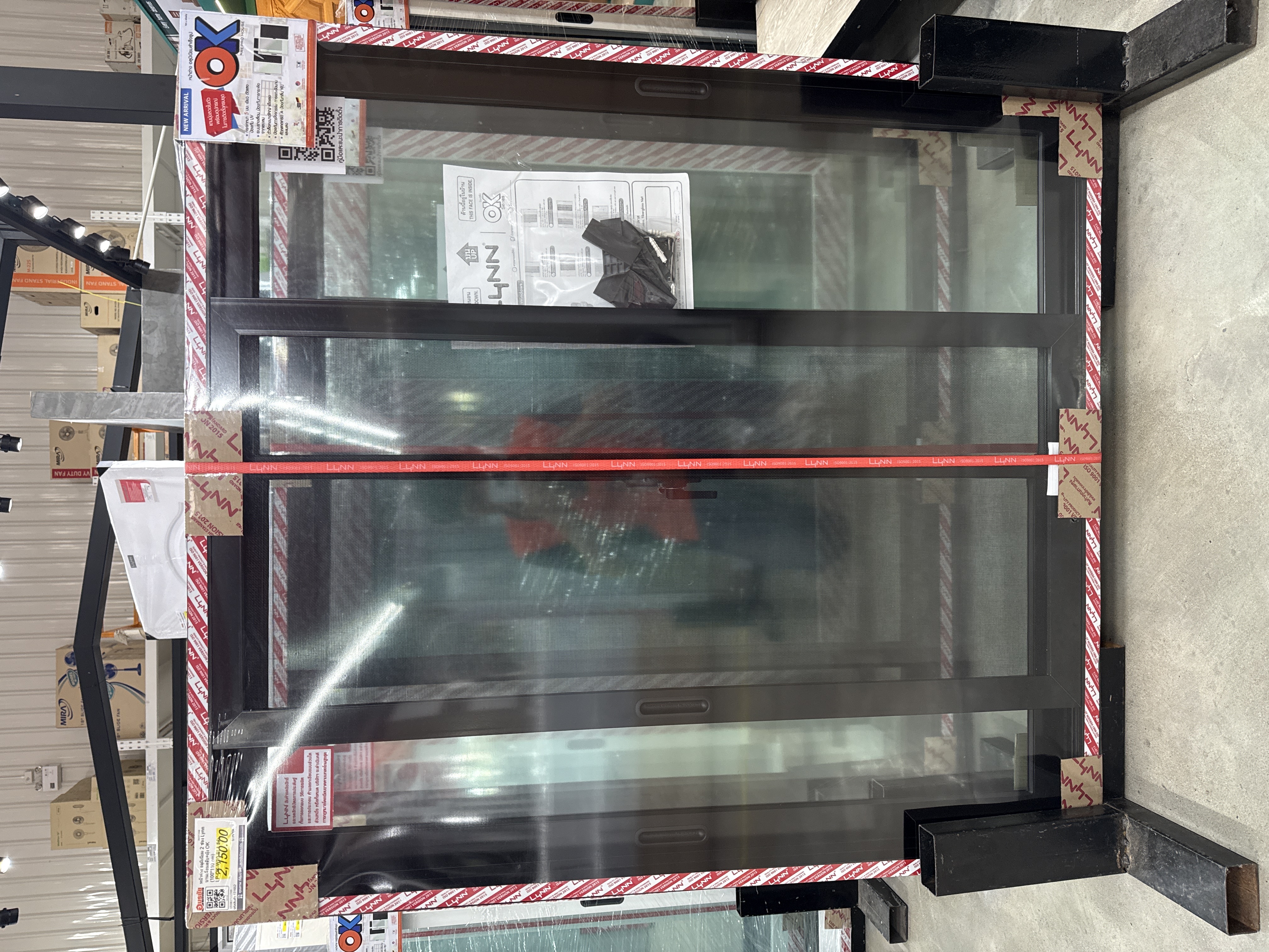 หน้าต่าง อลูมิเนียม 2 ช่อง Lynn บานเลื่อนสลับ+มุ้ง OK (100*110 cm) LP-OK-W10-BL1 สีดำ