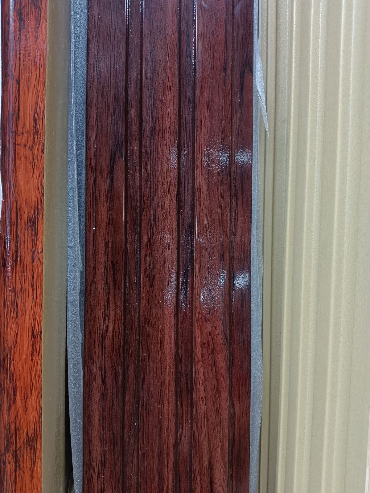 ไม้ตกแต่งผนัง PH Wood สีพยุง PSLV1-16