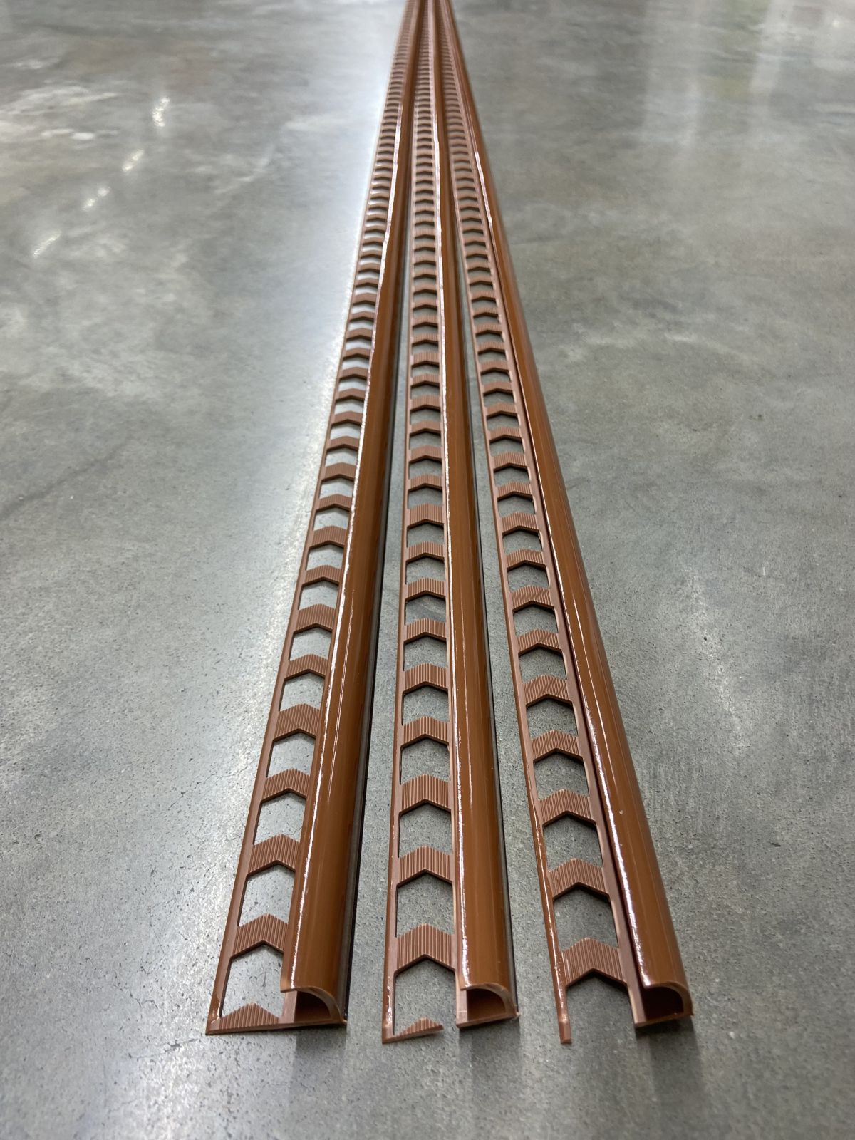 คิ้วแกรนิตโต้ PVC เคลือบเงา PF-183 น้ำตาลทอง 401 WT