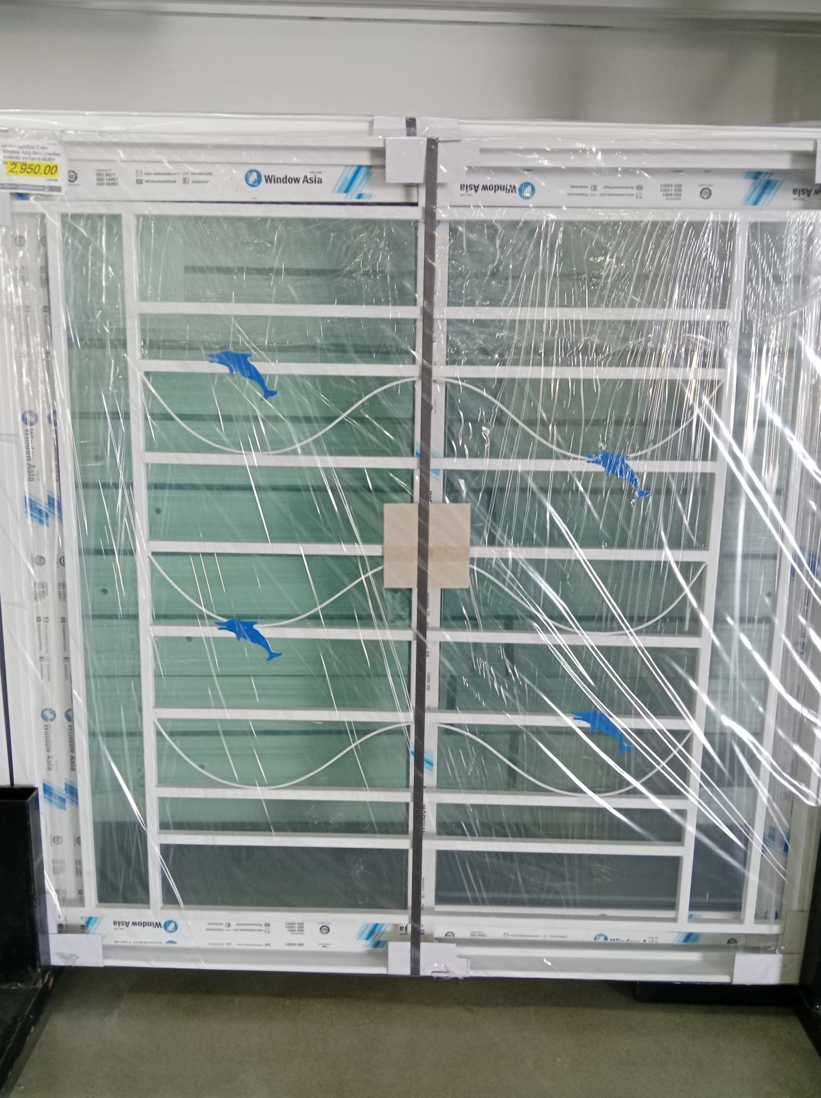 หน้าต่าง อลูมิเนียม 2 ช่อง Window Asia สีขาว บานเลื่อน +เหล็กดัด ลายโลมา(แต้มสี)+ มุ้ง 100*100