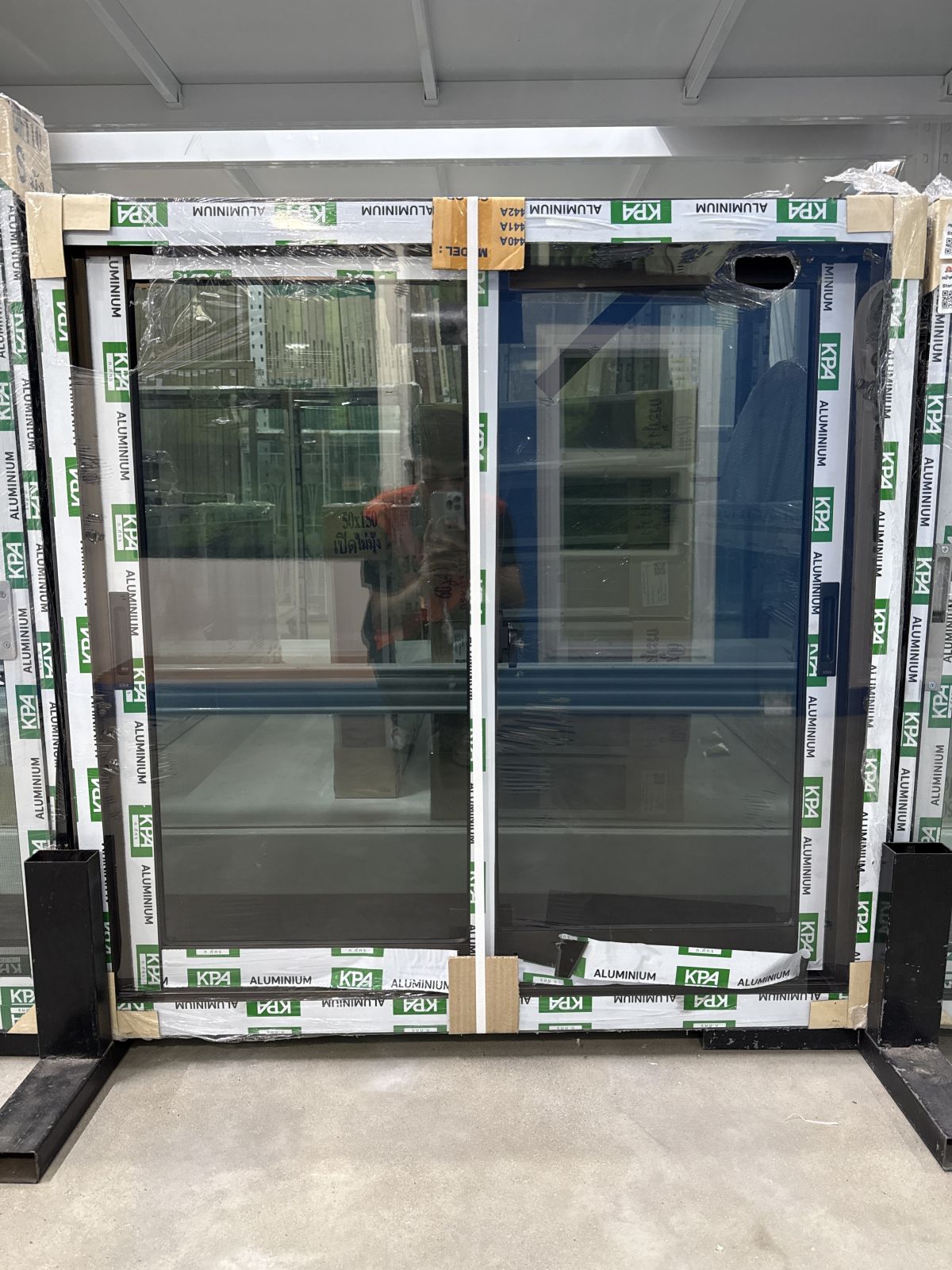 หน้าต่าง อลูมิเนียมขอบใหญ่ 2 ช่อง (ก.ภัทร) รุ่น ECO สีชา 100*100 บานเลื่อน/กระจกชา (ไม่มีมุ้ง)