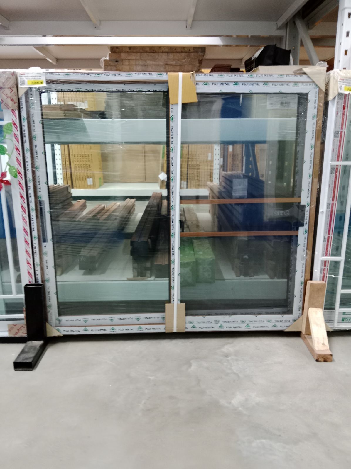 หน้าต่าง อลูมิเนี่ยม 2 ช่อง ลายไม้ (ก.ภัทร) สีสักทอง 120*110 บานเลื่อน+มุ้ง SS