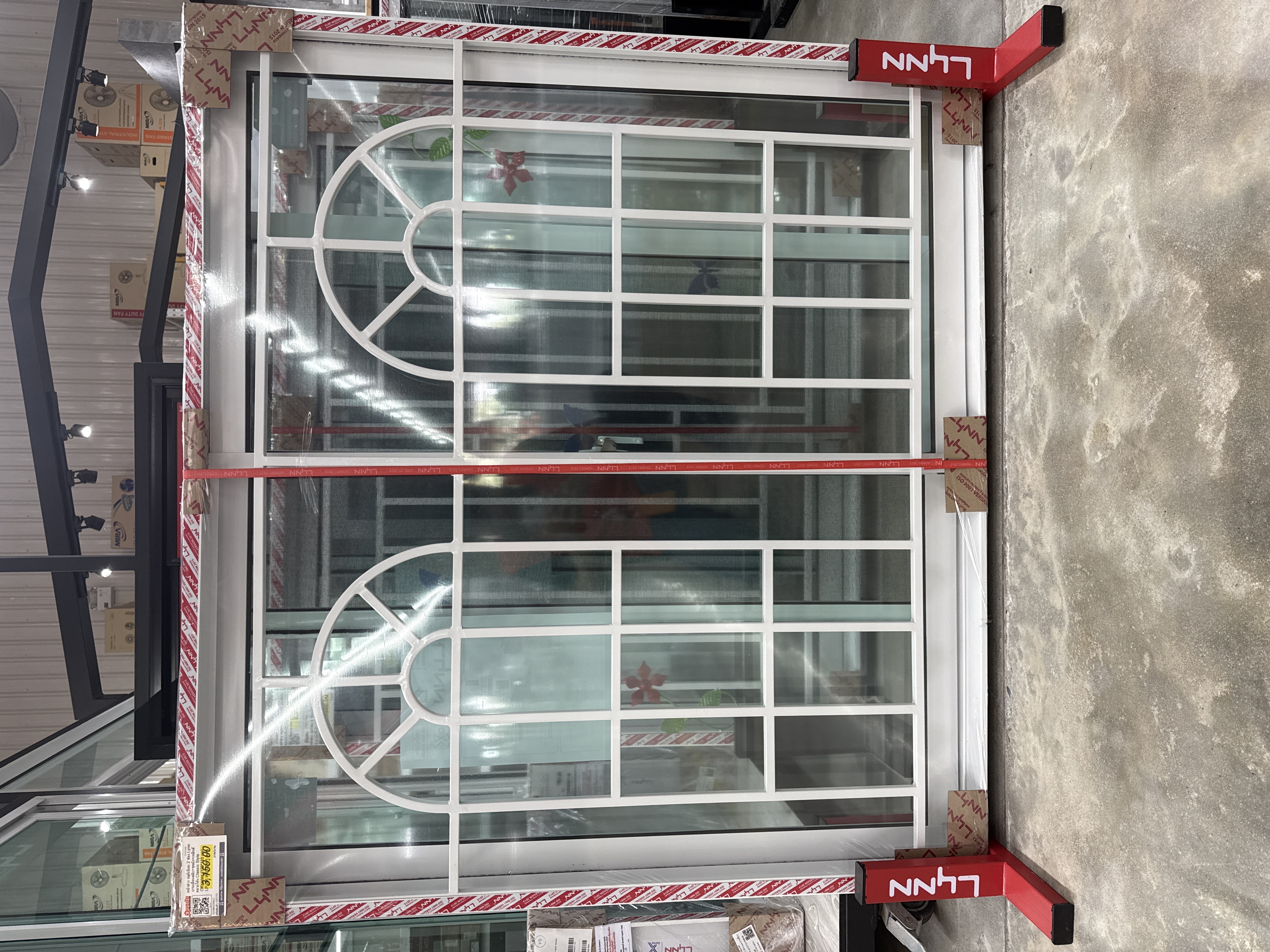 หน้าต่าง อลูมิเนียม 2 ช่อง Lynn บานเลื่อนสลับ+ชุดมุ้ง+เหล็กดัดลายโค้ง Classic Style OKseries (120*110 cm) LP-OK-W03-OW1 สีขาว