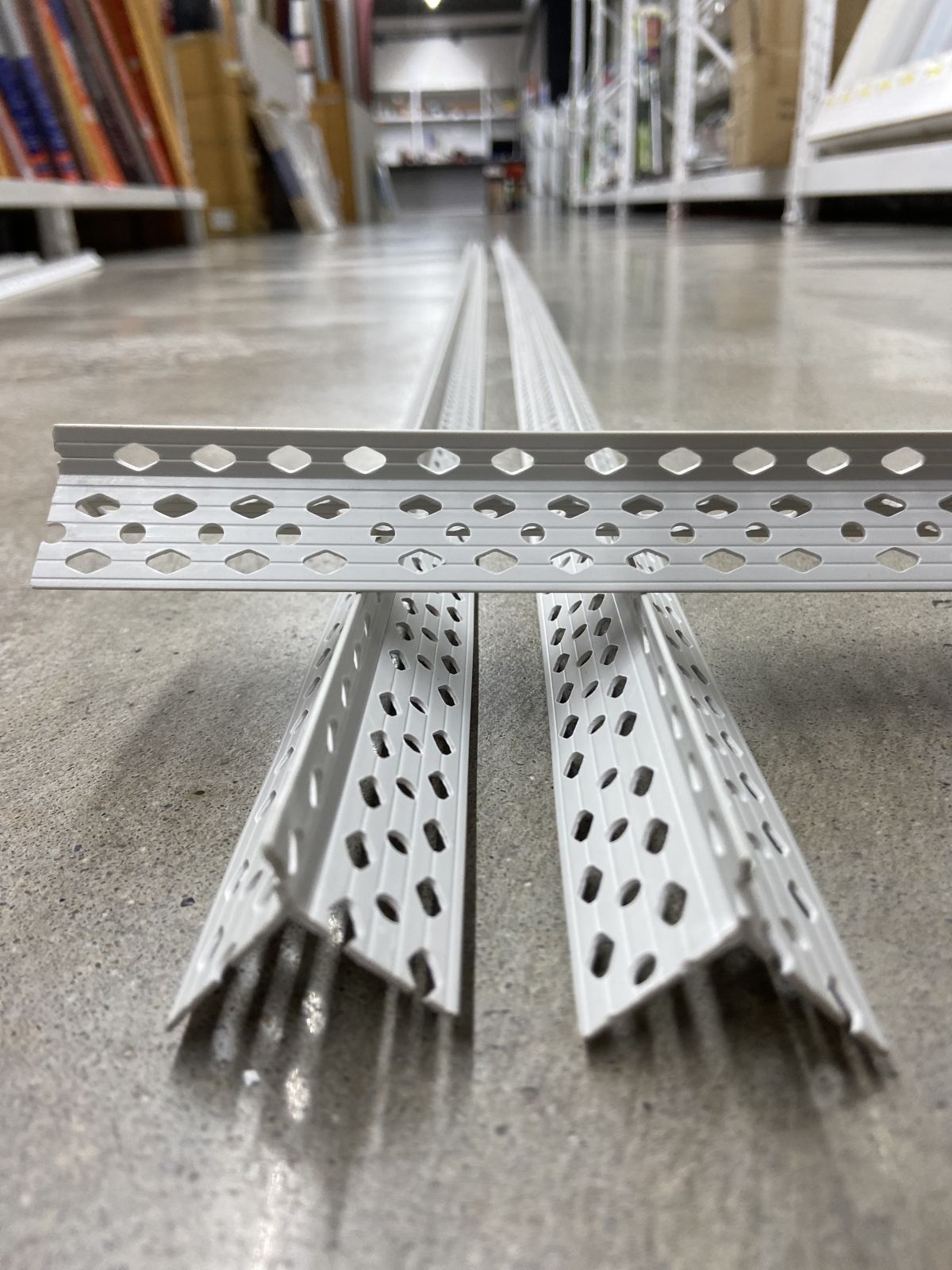 เซี้ยมมุม PVC  #CR-20 สีเทา (2 เมตร) BERRY