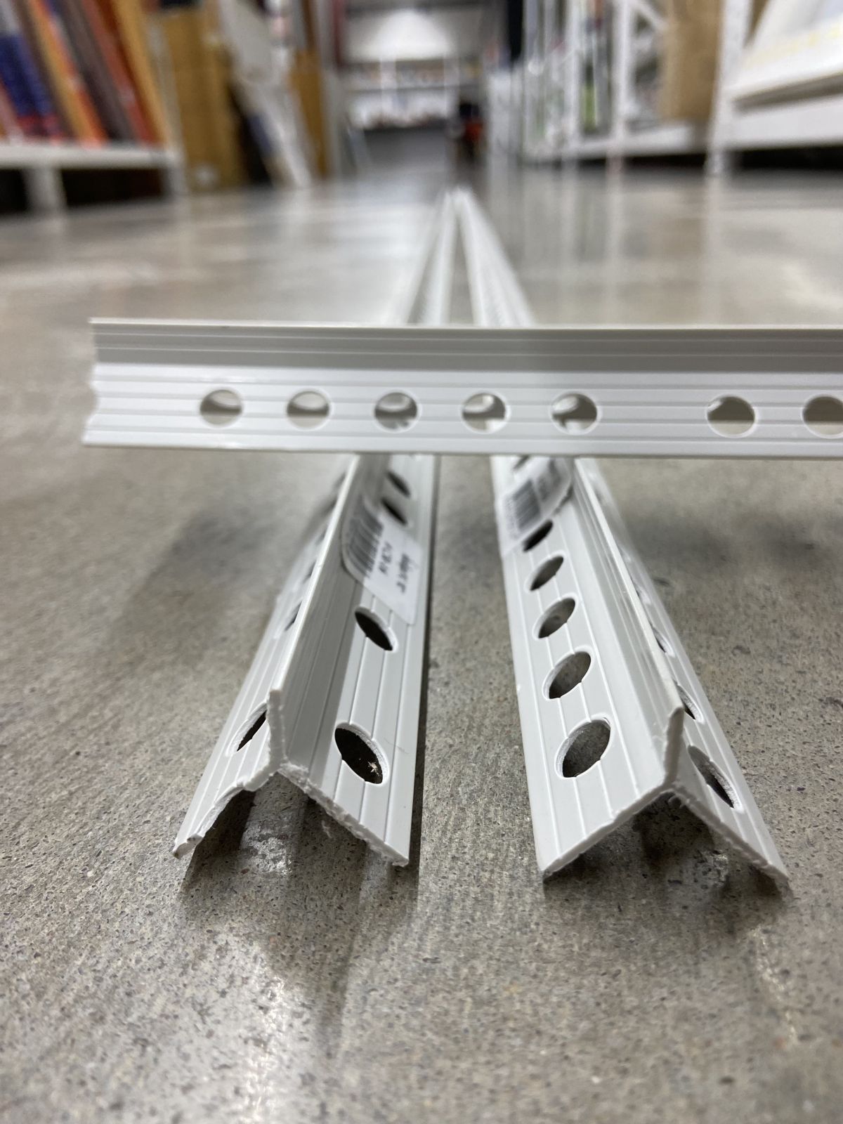 เซี้ยมมุม PVC  #CR-16 สีเทา (2 เมตร) BERRY