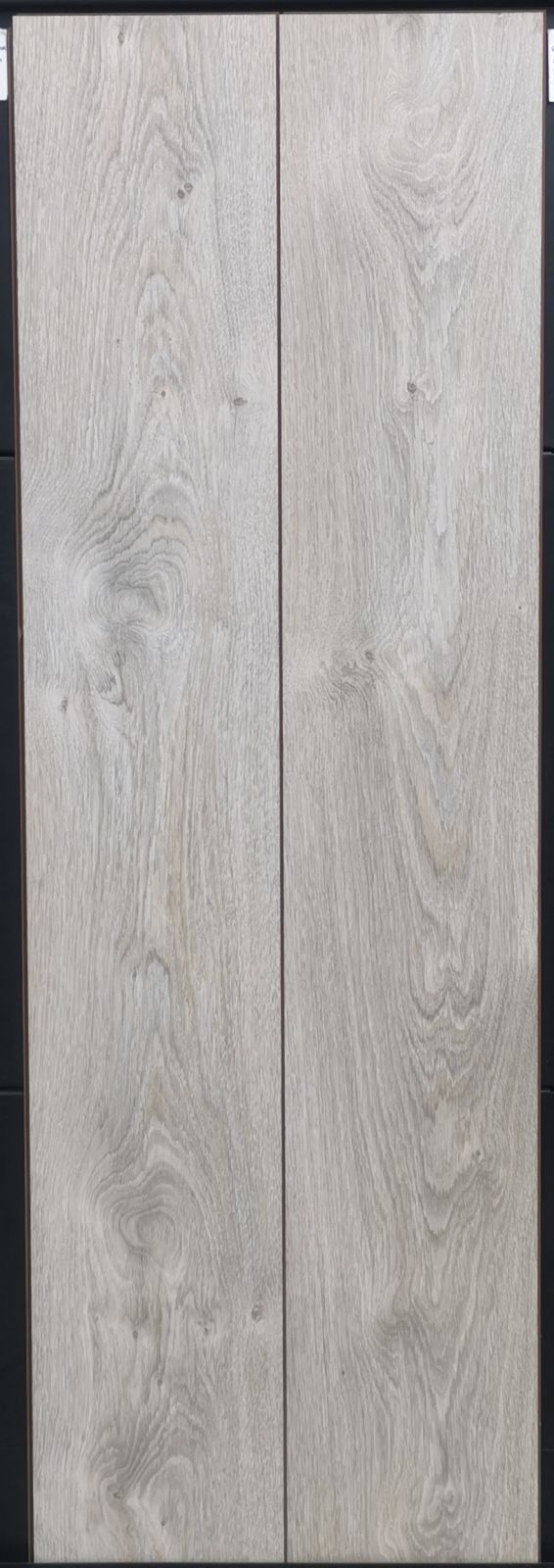 พื้นไม้ลามิเนต LEOWOOD รุ่น LP008 ขนาด 8*198*1210 มม. (2.87 ตร.ม.) สี Oregon Oak 12แผ่น/กล่อง 