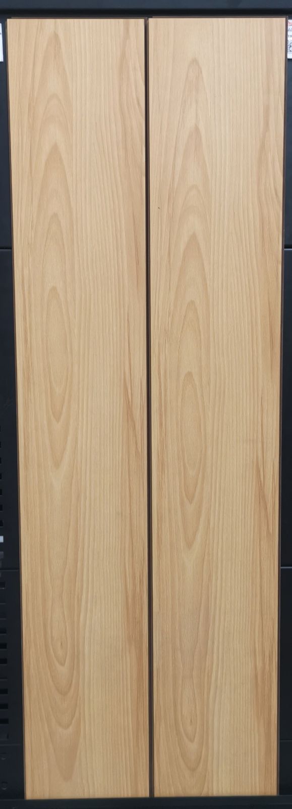 พื้นไม้ลามิเนต LEOWOOD รุ่น LPNB8 ขนาด 8*198*1210 มม. (2.87 ตร.ม.) สี Natural Beech 12แผ่น/กล่อง 