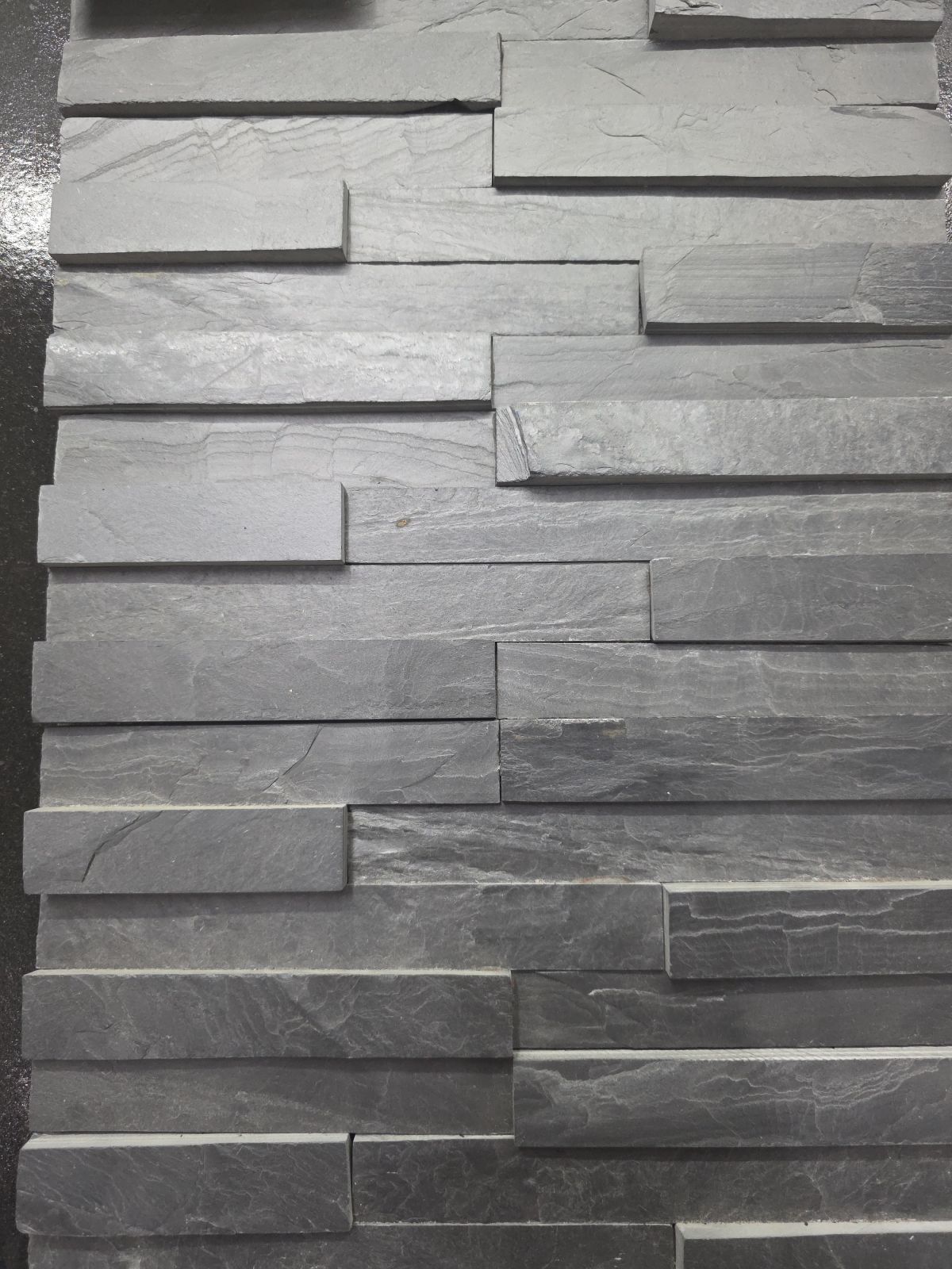 หินกาบจิ๊กซอว์ 8 ชิ้น สีดำ (7 มัด 1 ตรม.)