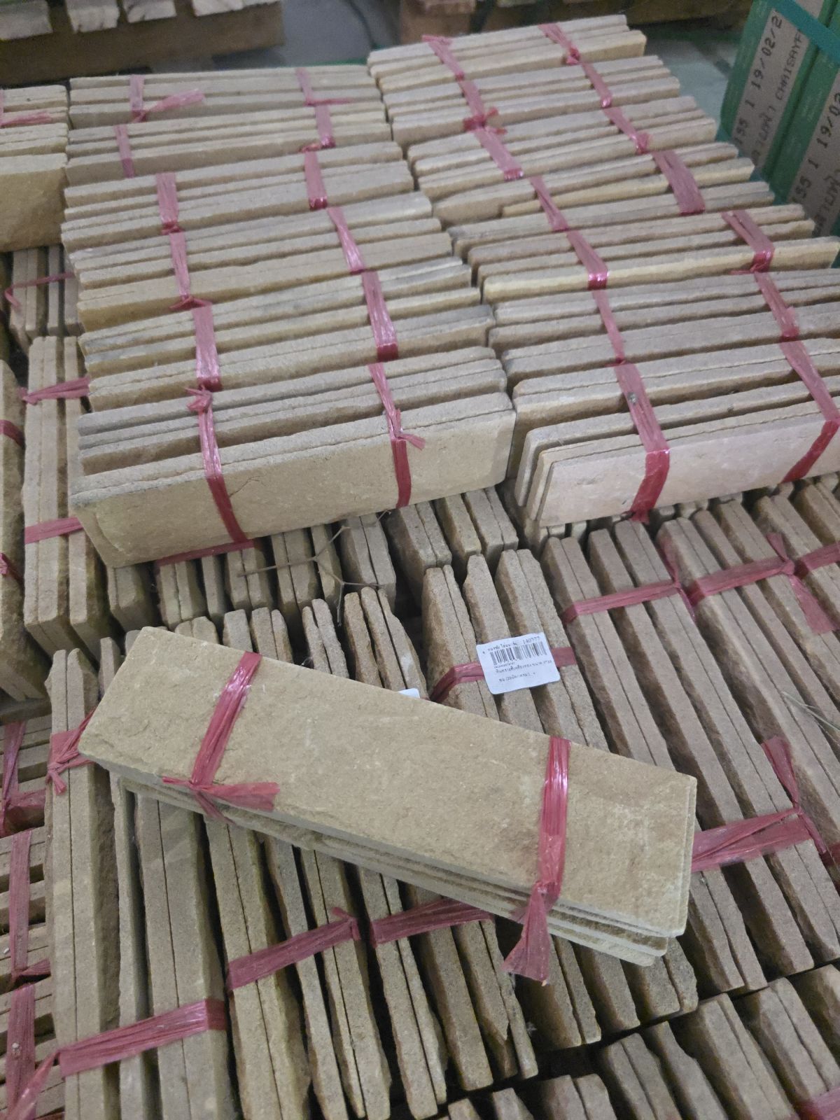 หินทรายสีเหลืองทอง ขนาด 5*20 ซม.(20มัด/1ตรม.)