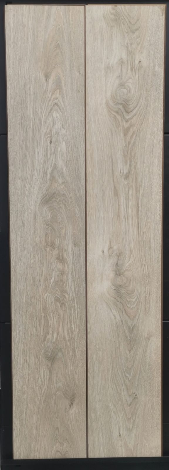 พื้นไม้ลามิเนต LEOWOOD รุ่น LP008D2 ขนาด 8*198*1200 มม. (2.85 ตร.ม.) สี Oregon Oak 12แผ่น/กล่อง