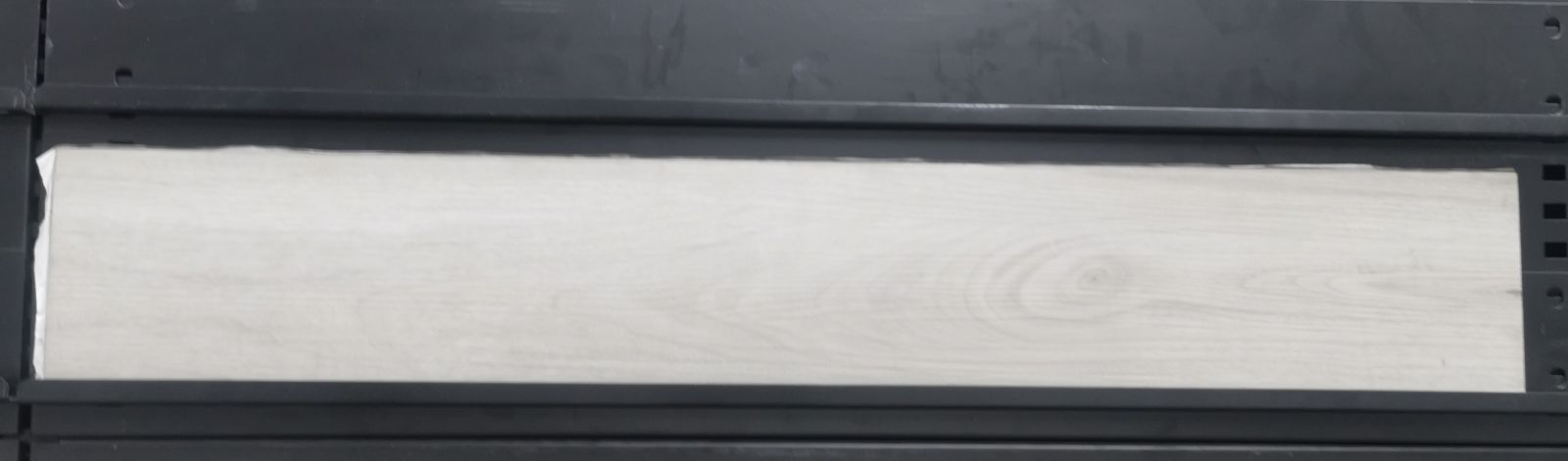 กระเบื้องยางลายไม้ พื้นไวนิล LVT แบบมีกาวในตัว SPPOR2 ขนาด 2*152*914 สีโอรีโอ้