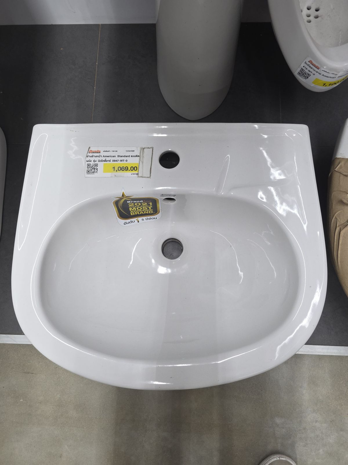 อ่างล้างหน้า American Standard แบบติดผนัง รุ่น นิวโคดี้อาร์ 0947-WT-0