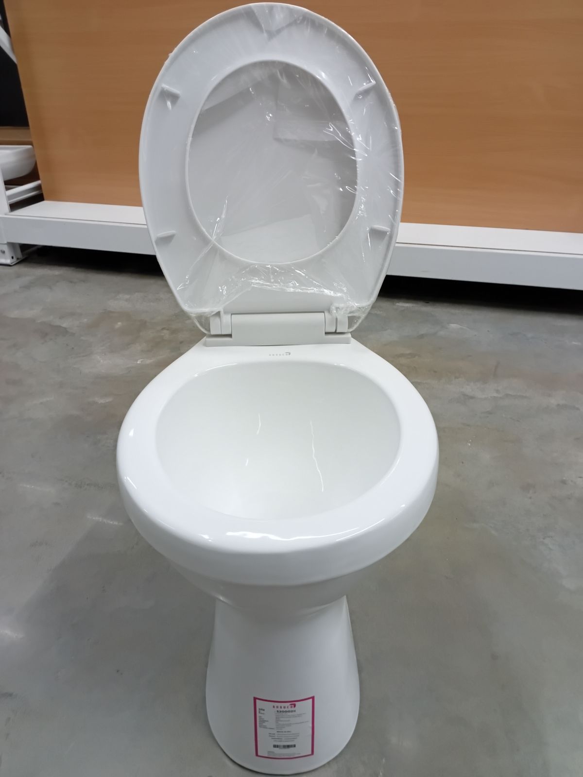 ชักโครกนั่งราด SOSUCO รุ่น ROUND101 (Soft) S20002