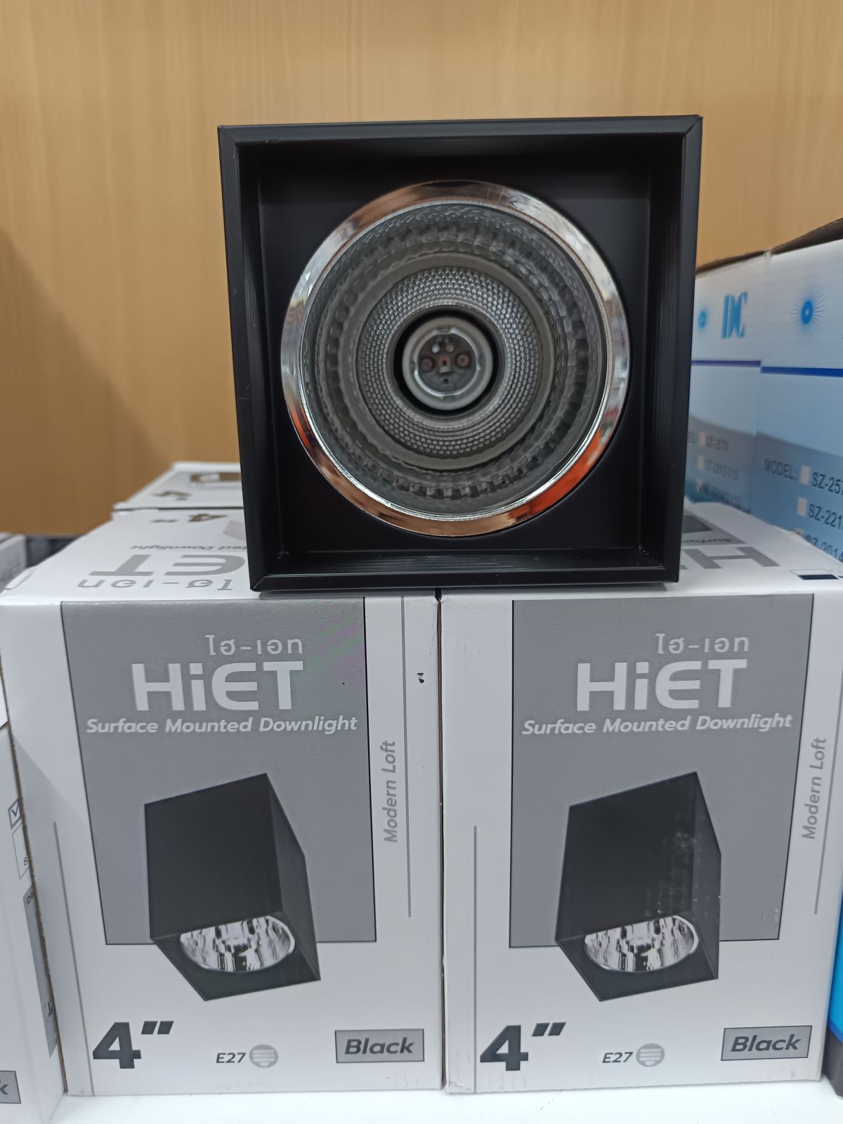 HIET โคมดาวน์ไลท์ ทรงสีเหลี่ยม ติดลอย 4" สีดำ ขั้ว E27 (ไม่รวมหลอด) HL-25-3004