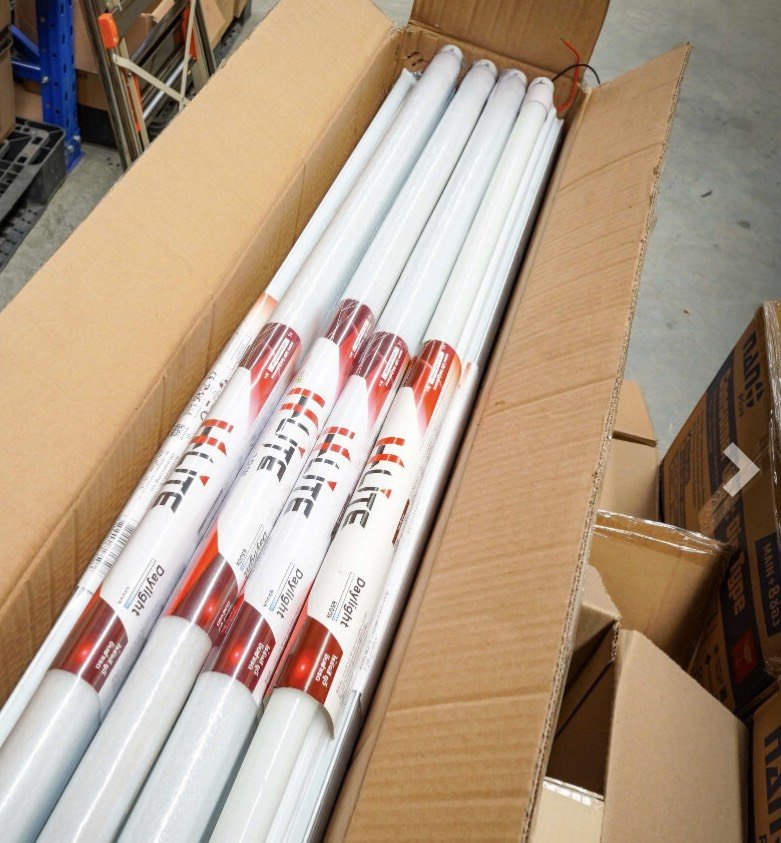 ชุดเซ็ทหลอดไฟนีออนขาบิดพร้อมราง LED T8 18W เดย์ไลท์ 2000LM LI-01-2001 (HIET)