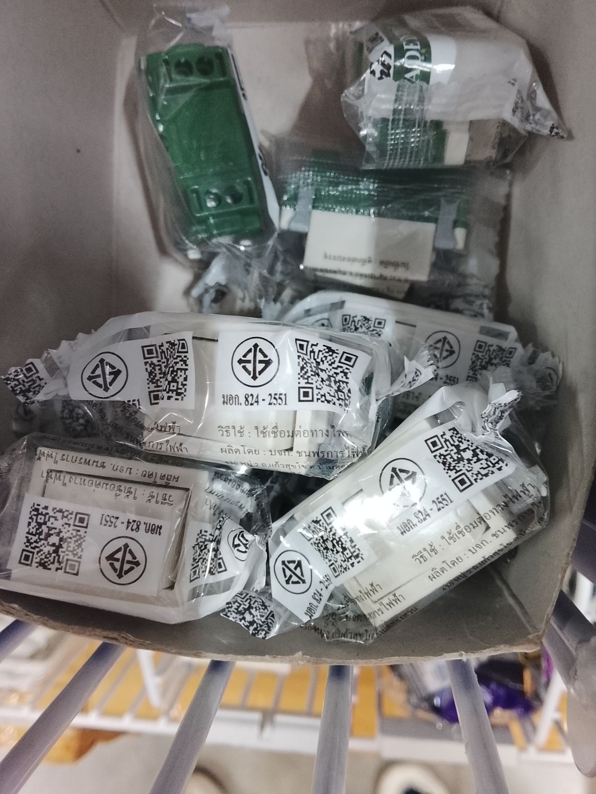 สวิตช์เมจิกเก่า VENA V251-MS1021