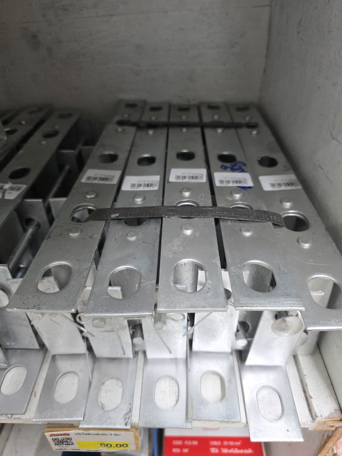 แร็กไฟฟ้าเหล็กช่อง 3 ช่อง