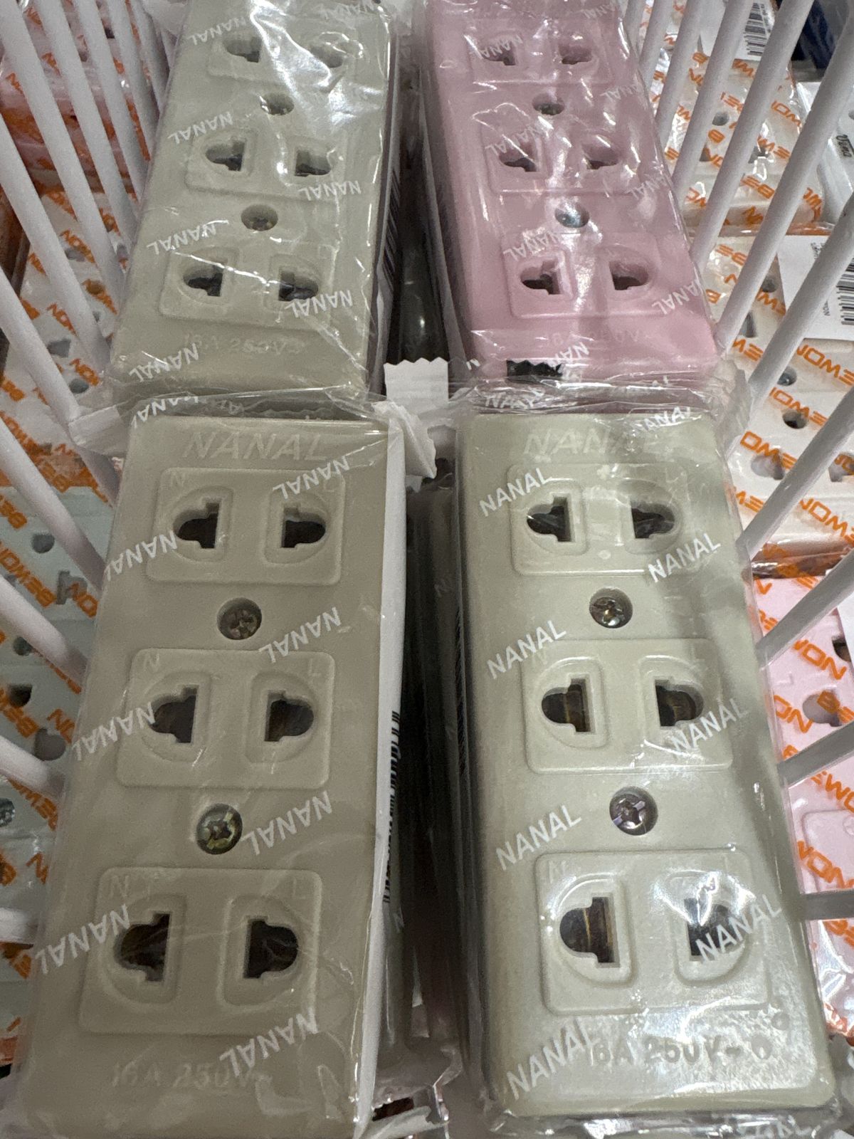 ปลั๊ก 3 ตา VENA/NPV/Nationine/NANAL อย่างดี