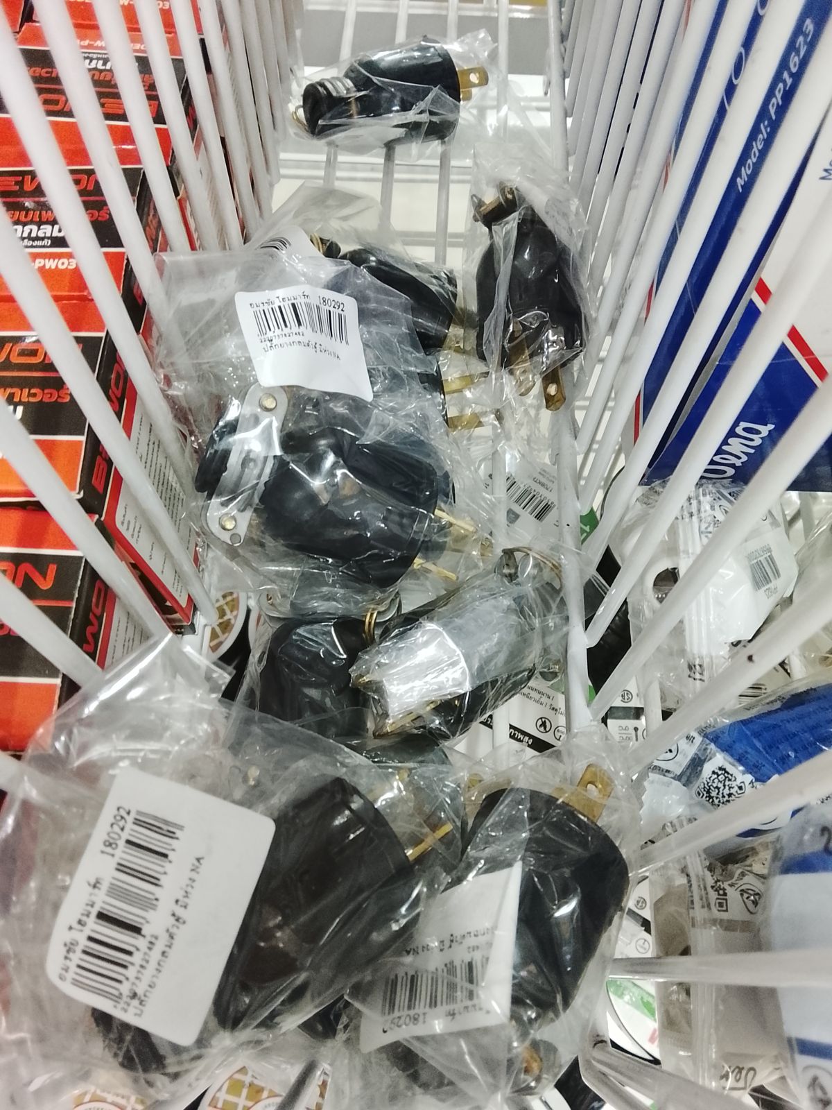 ปลั๊กยางกลมตัวผู้ มีห่วง NA