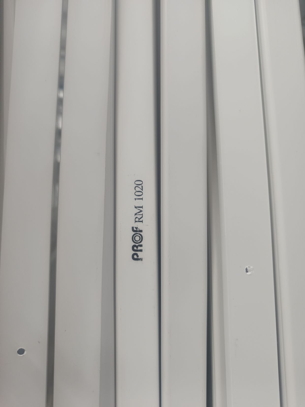 รางร้อยสายไฟ # RM1020/2M (2ม.)