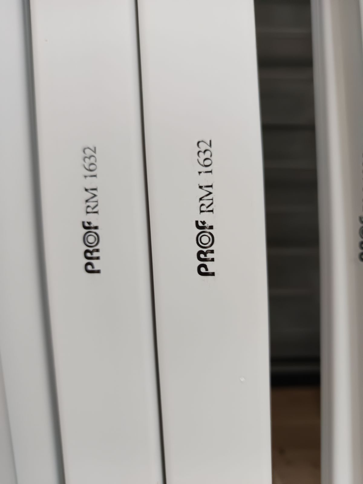 รางร้อยสายไฟ # RM1632/2M (2ม.)