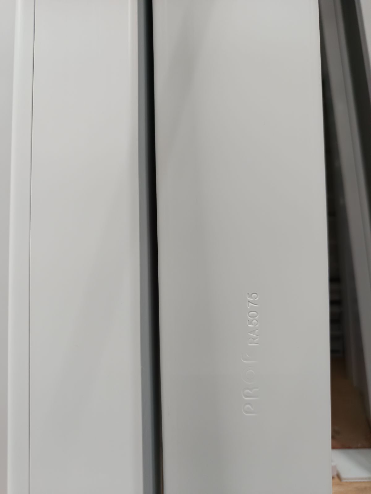 รางร้อยสายไฟ 3" #RA5075/2M (2ม.)