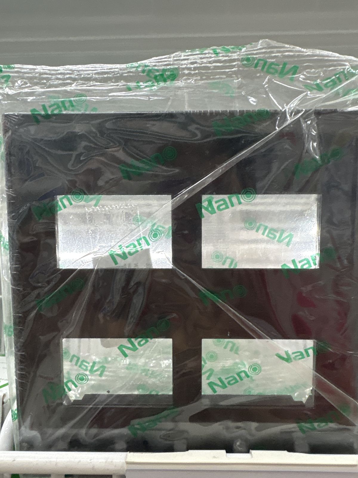 NANO-400-4B หน้ากาก Nano 4 ช่อง สีดำ