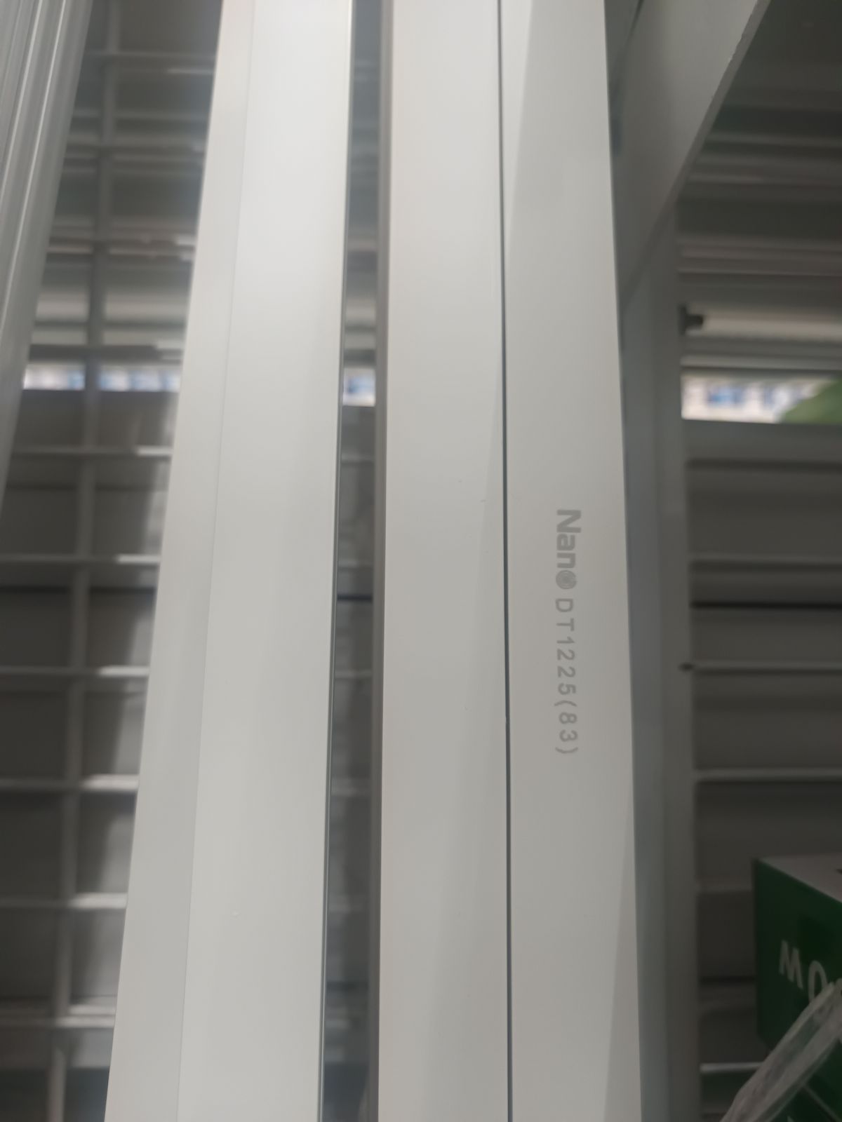 NNDT1225 รางร้อยสายไฟ DT NANO 12*25 สีขาว