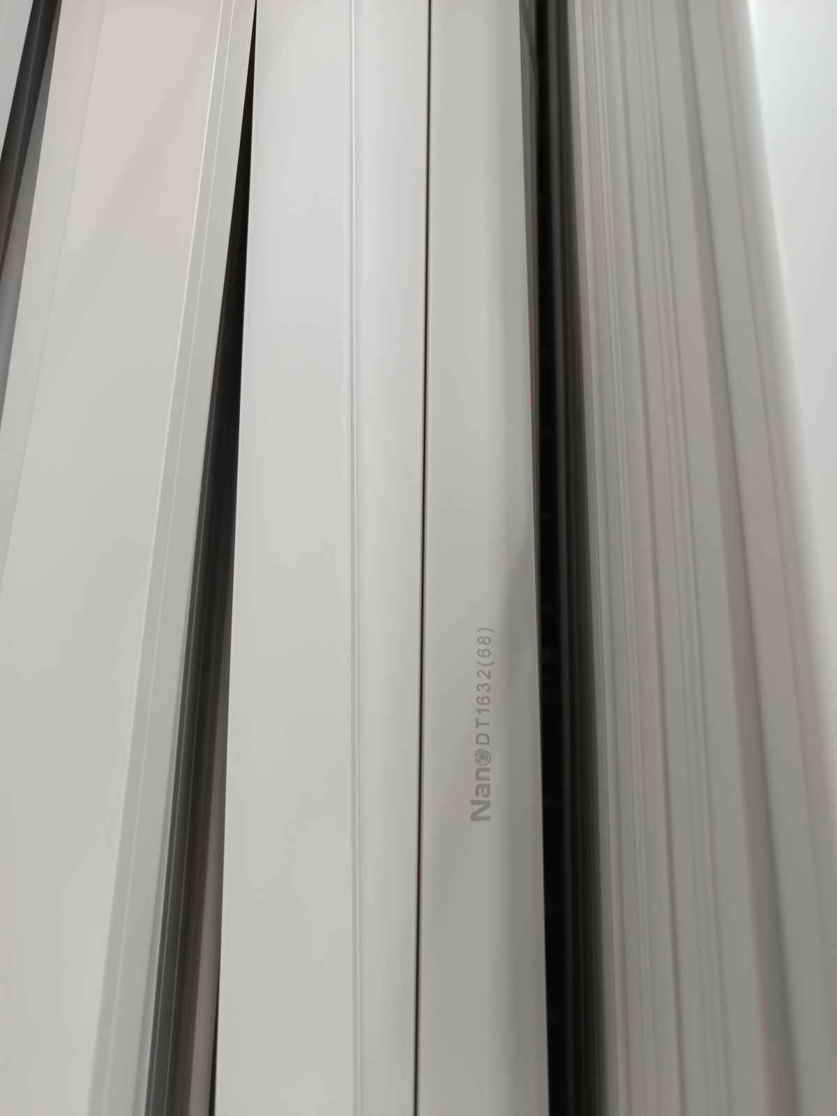 NNDT1632 รางร้อยสายไฟ DT NANO 16*32 สีขาว