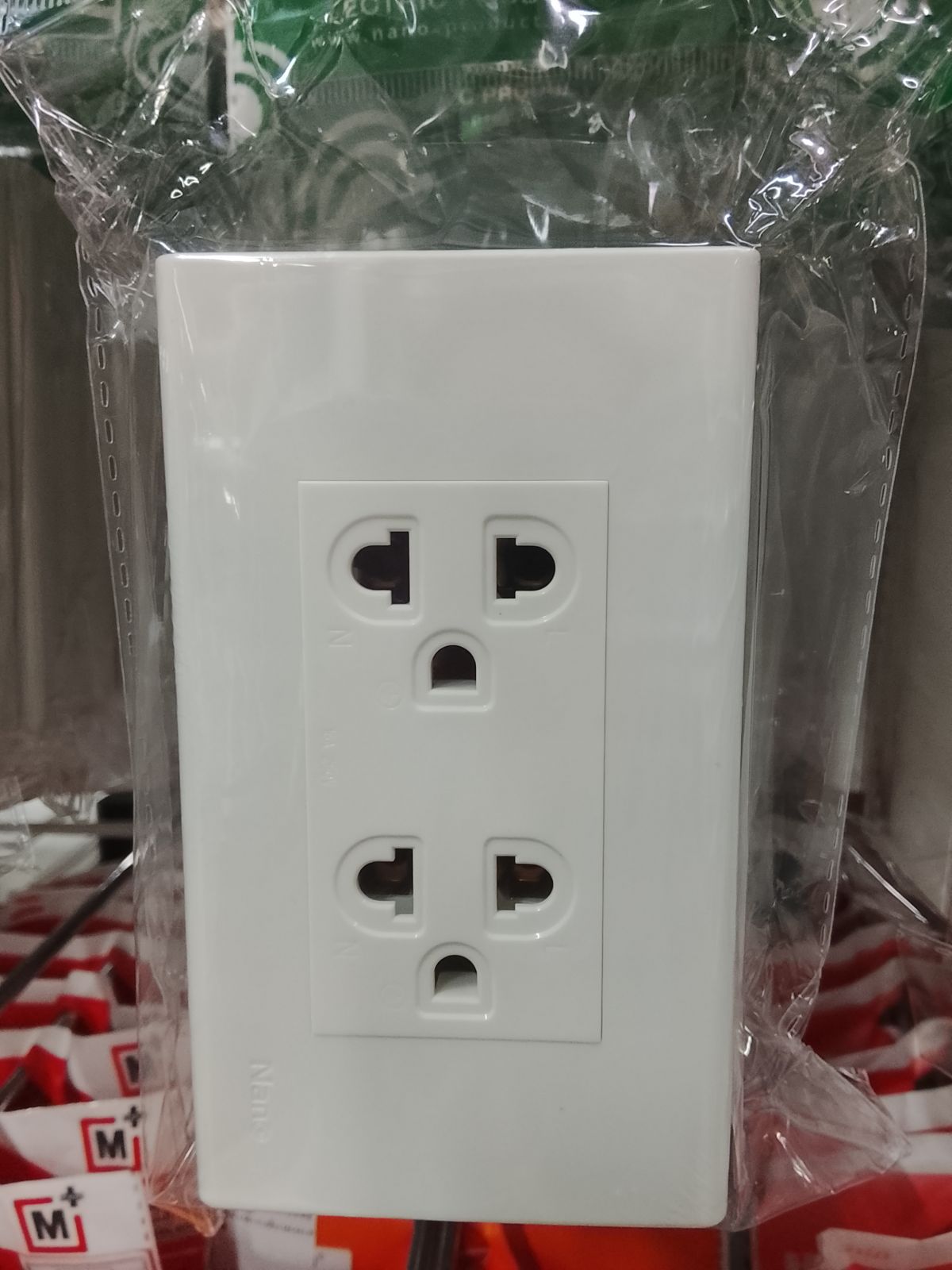 CS55-BW เต้ารับ 3 ขา 2 ช่อง  2*4 นิ้ว สีขาว NANO