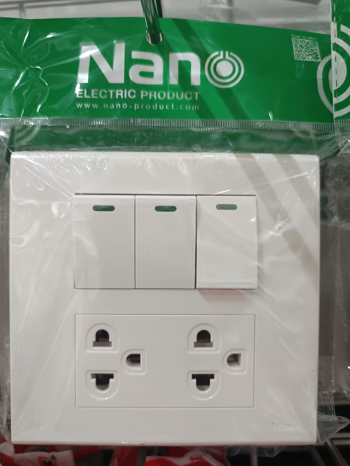 CS11155-BW สวิตช์ 3 ช่อง 2 เต้ารับ 3 ขา 4*4 นิ้ว สีขาว NANO