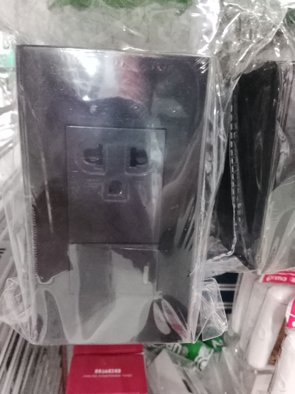 CS15-BB สวิตช์ 1 ช่อง 1 เต้ารับ 3 ขา 2*4 นิ้ว สีดำ NANO