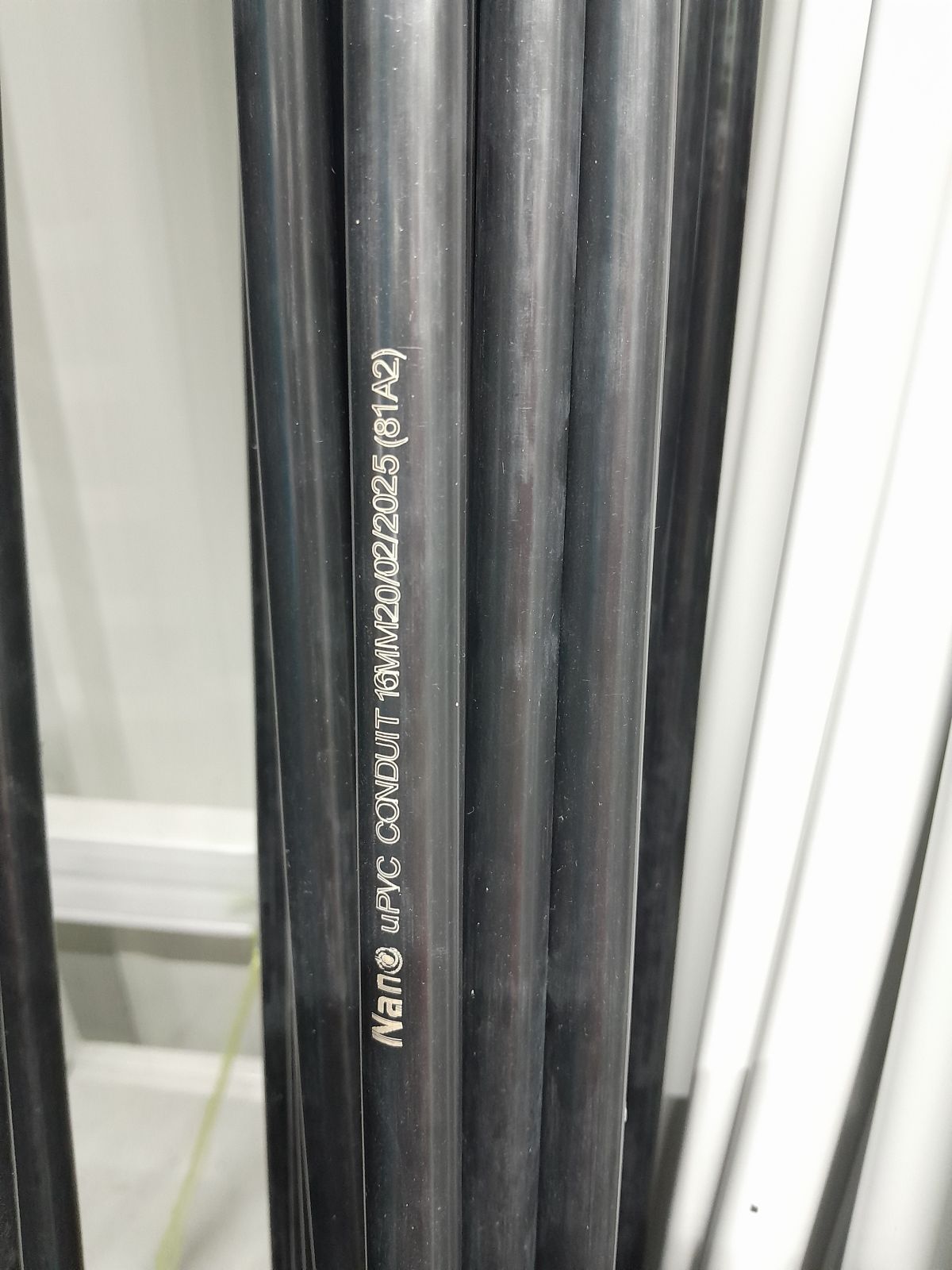 NNPP16B ท่อร้อยสายไฟ NANO 16 มิล สีดำ (ยาว 2.92 เมตร)