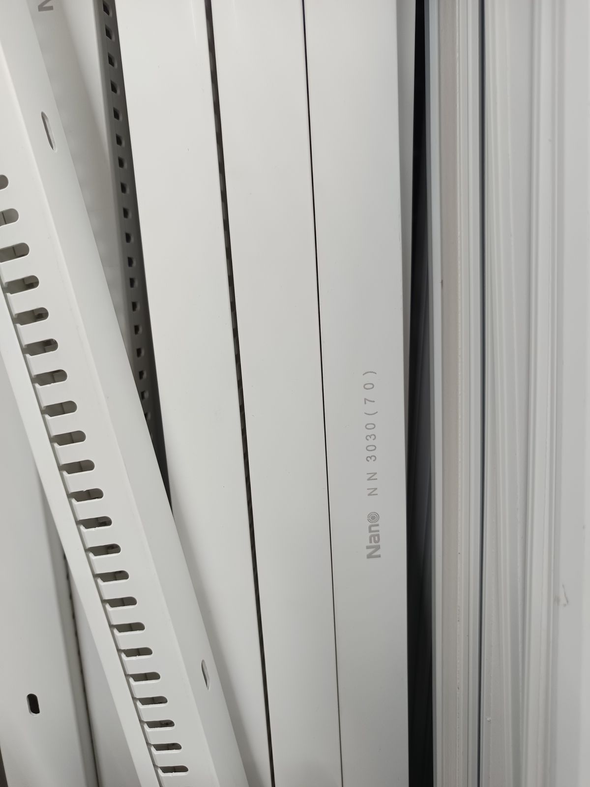 NNWD3030W  รางร้อยสายไฟแบบโปร่ง 30*30 สีขาว NANO