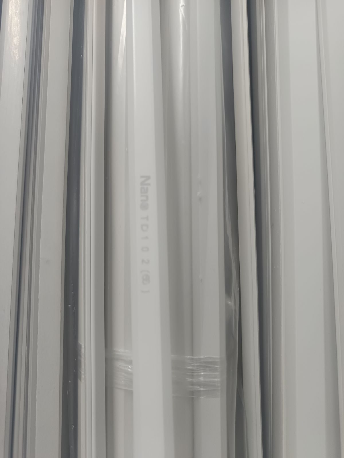 NNTD102 รางร้อยสายไฟ DT NANO 10*15 สีขาว