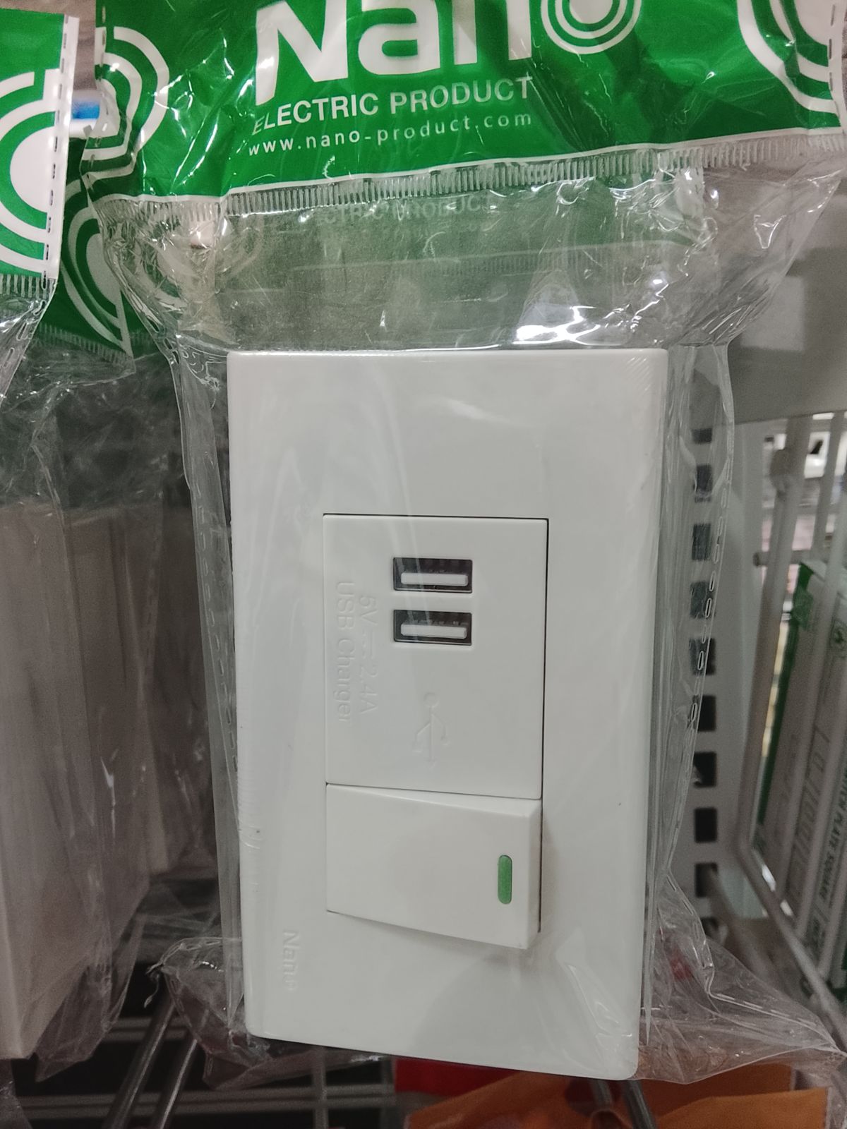 CSU1-BW เต้ารับชาร์จ USB2.4A5Vเดี่ยว + สวิทซ์ 1 ทาง สีขาว NANO