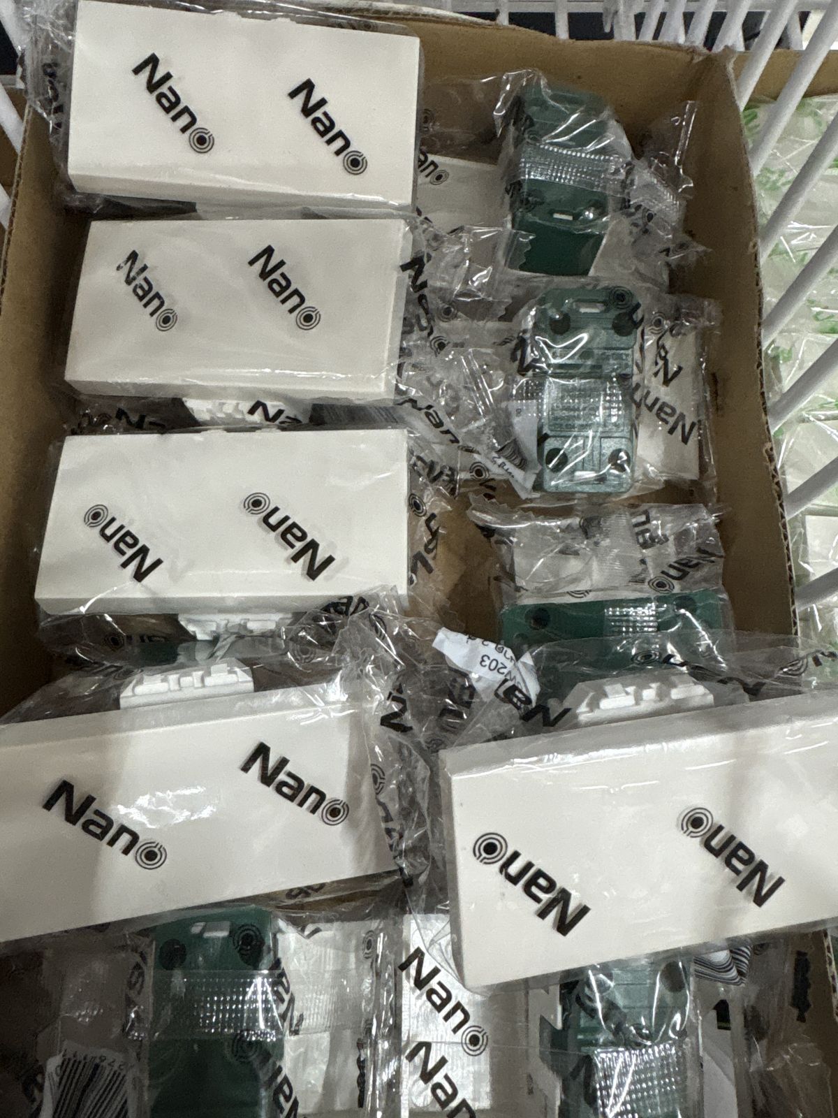 NN-SW203 สวิตซ์  2 ทาง 16 แอมป์ 250 โวลท์ ขนาด 3 ช่อง  NANO