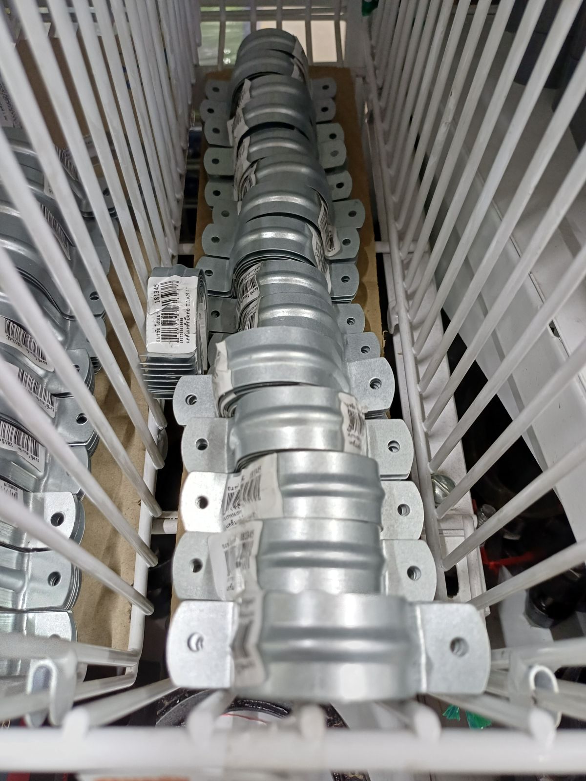 แคล้มเหล็กยึดท่อ TITAN 1"