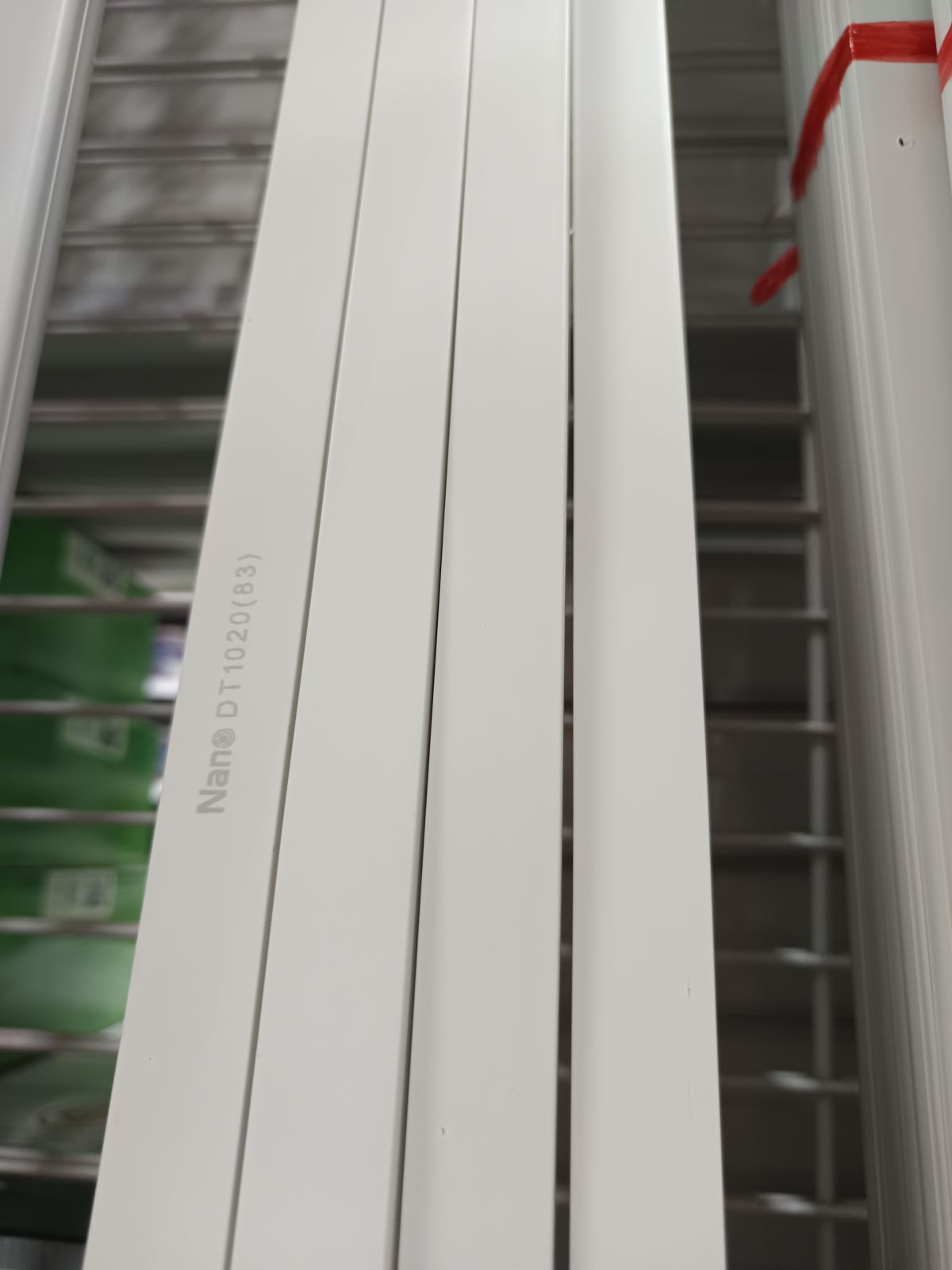 NNDT1020 รางร้อยสายไฟ DT NANO 10*20 สีขาว