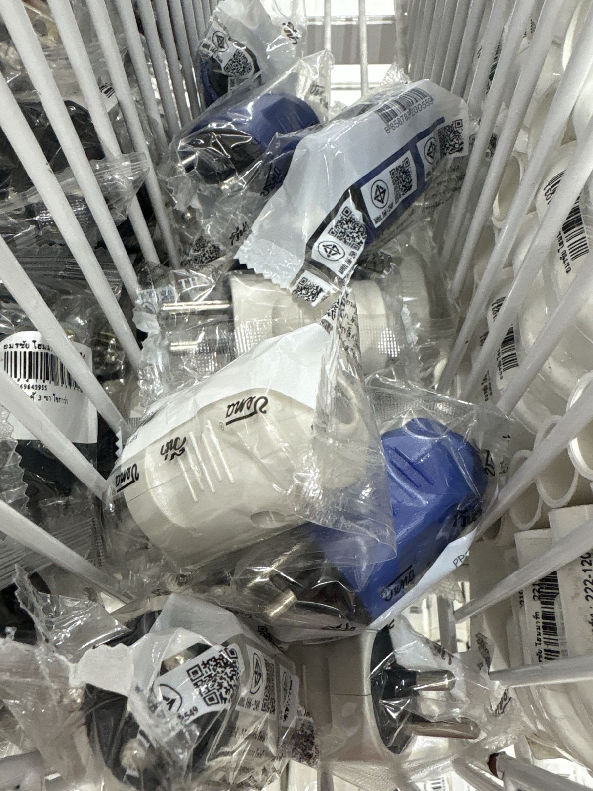 ปลั๊กหัวกลม 3 ขากลม มอก. VENA (คละสี) V251-PP1633