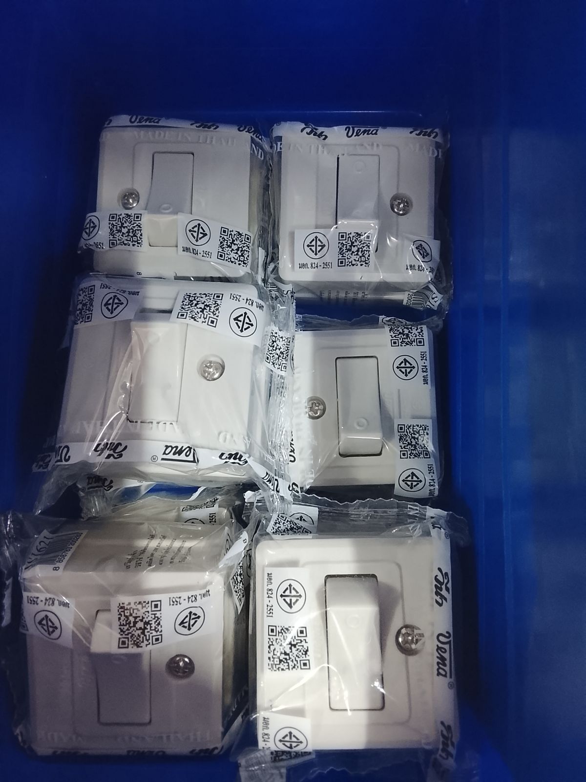 สวิตช์ลอยสี่เหลี่ยม VENA 16A 250V (มอก.) V251-SS1621