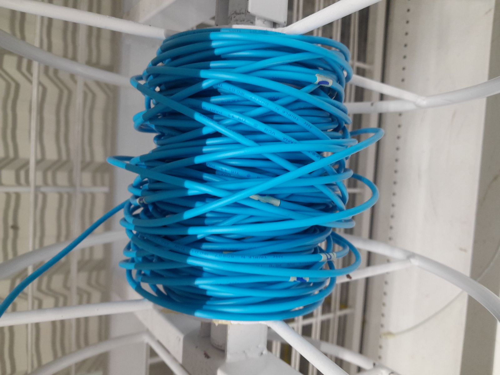 สายเดี่ยว THW #1x2.5 NNN - ฟ้า  (แบ่งเมตร)