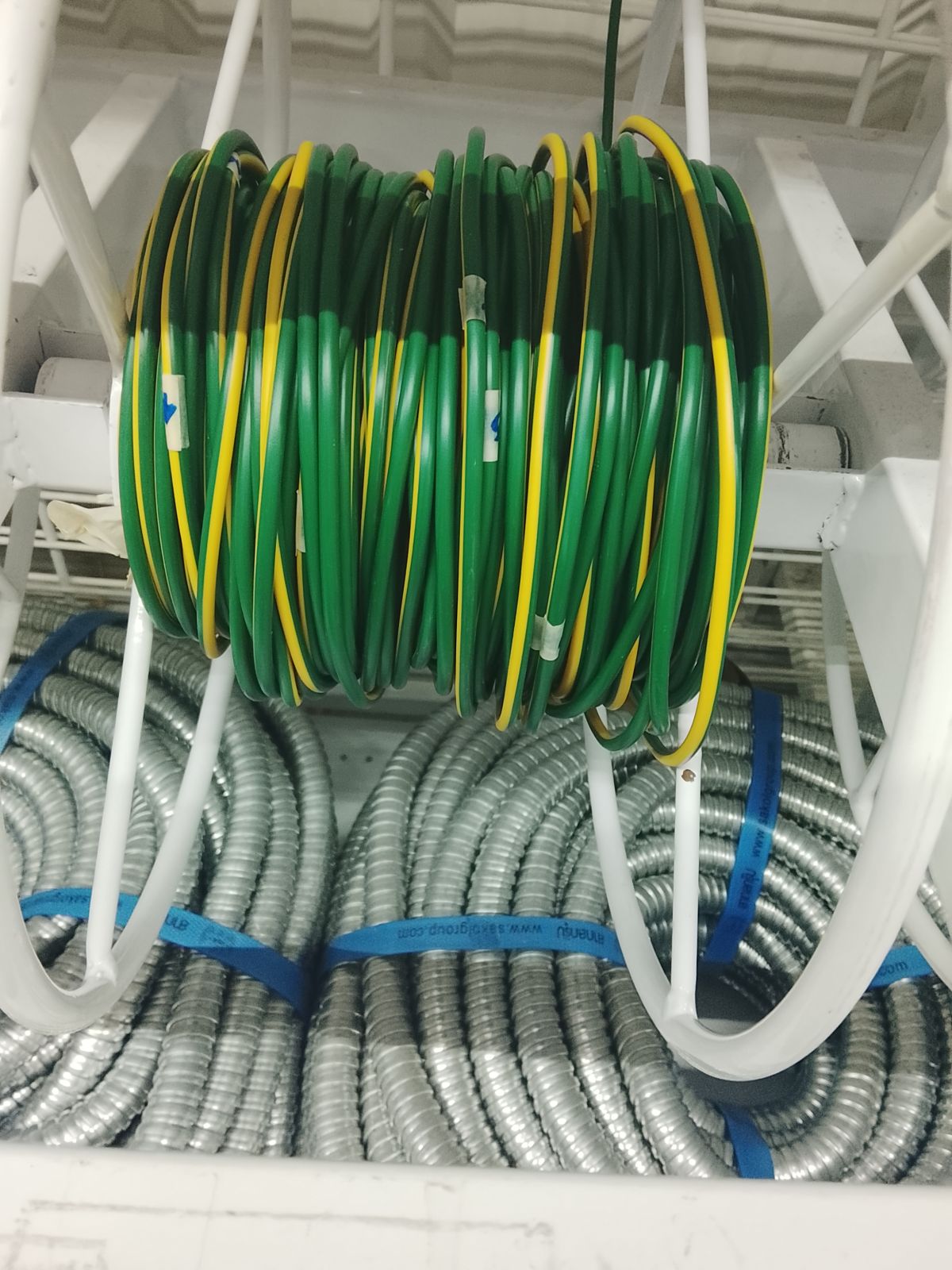 สายเดี่ยว THW #1x4 NNN  - เขียวคาดเหลือง  (แบ่งเมตร)