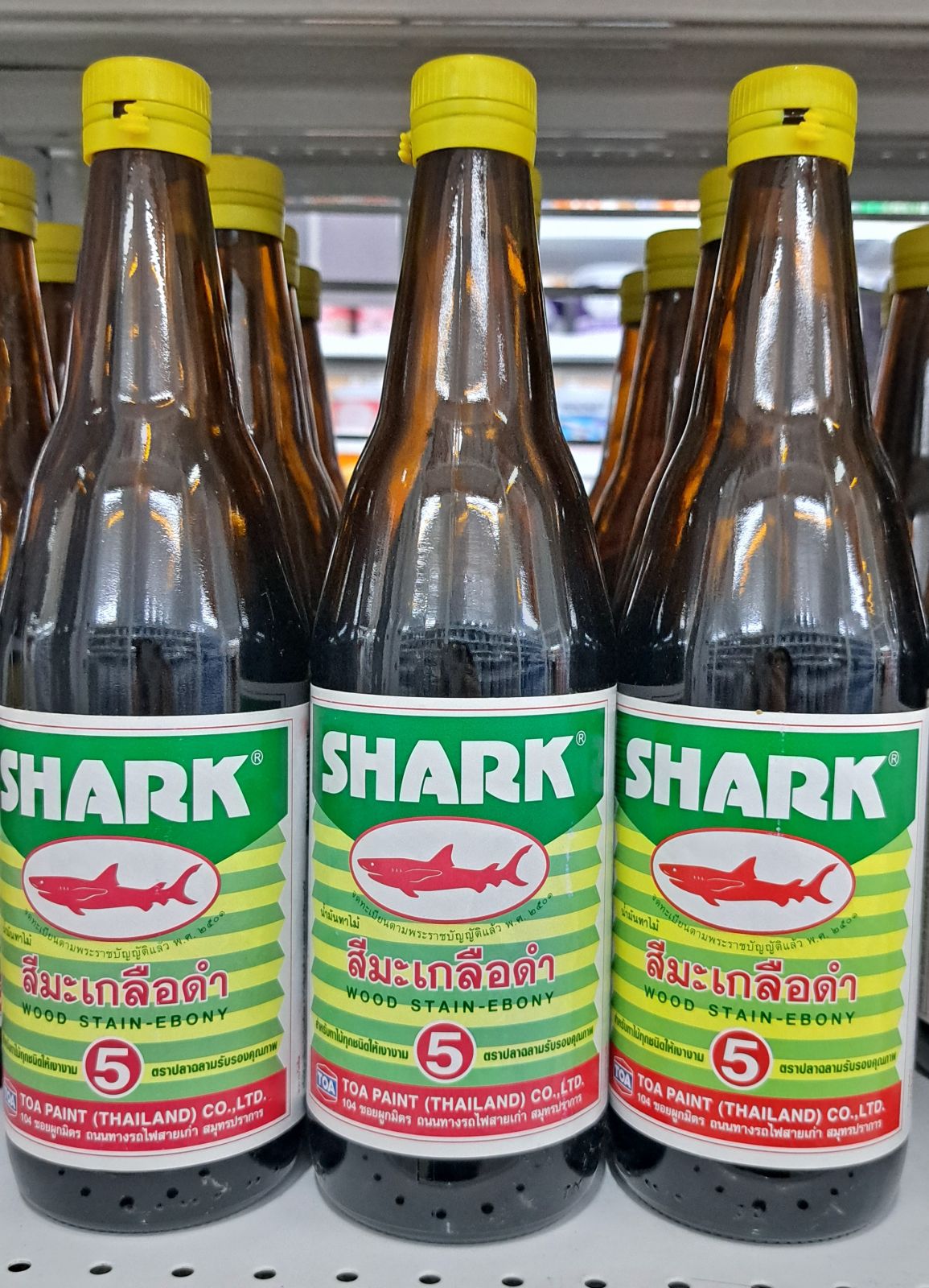 น้ำมันทาไม้ ปลาฉลาม สีมะเกลือดำ ขวดใหญ่#5 TOA