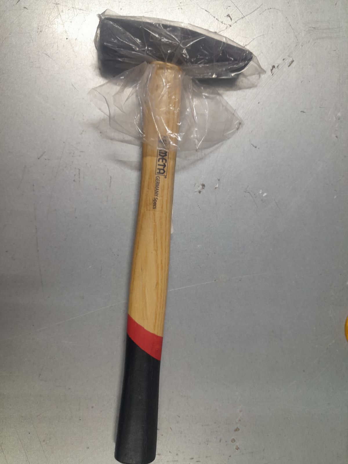 ค้อนตีกิ๊ป META ด้ามไม้ 200 g.