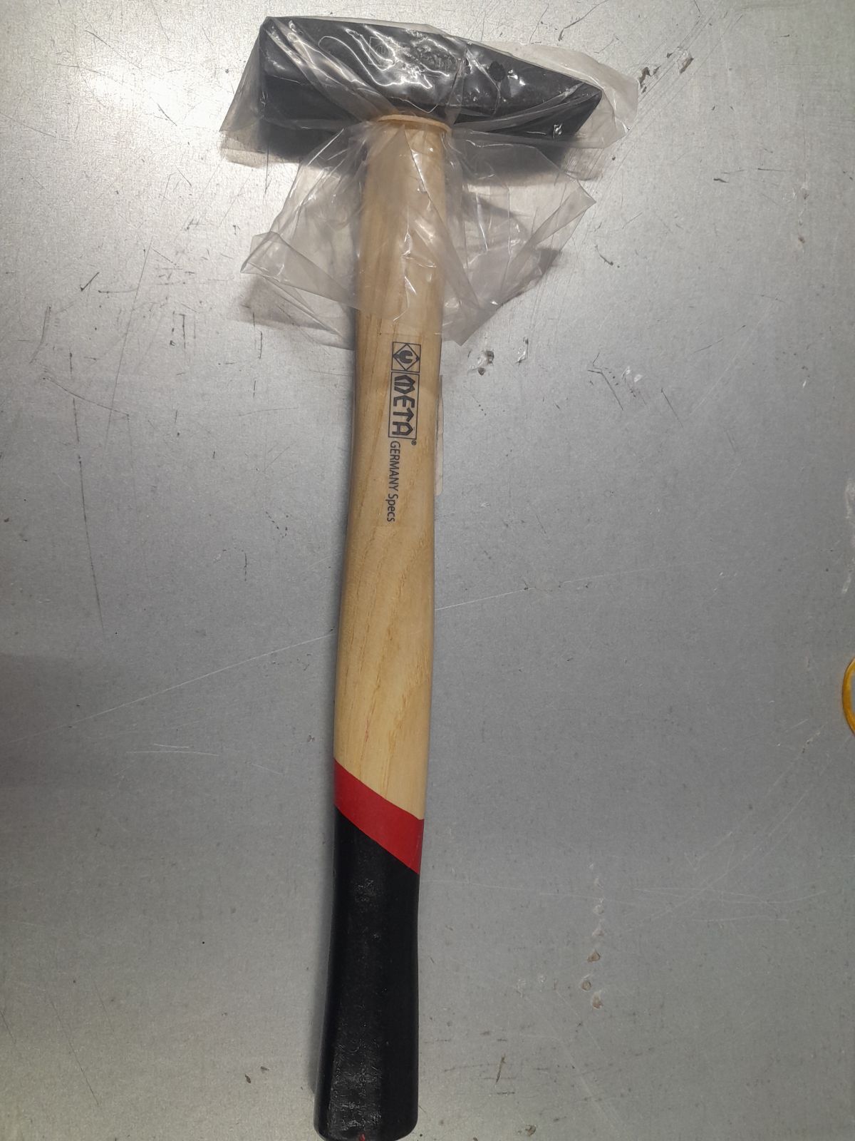 ค้อนตีกิ๊ป META ด้ามไม้ 250 g.